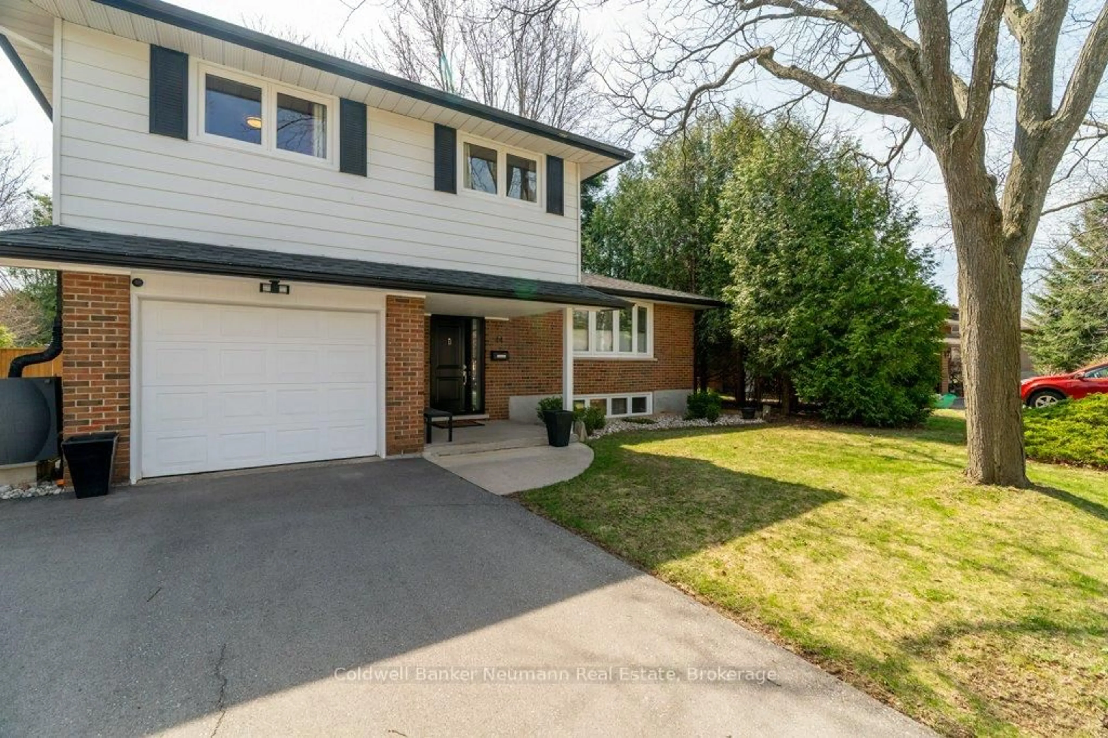 Unknown for 44 Hickory St, Guelph Ontario N1G 2X3