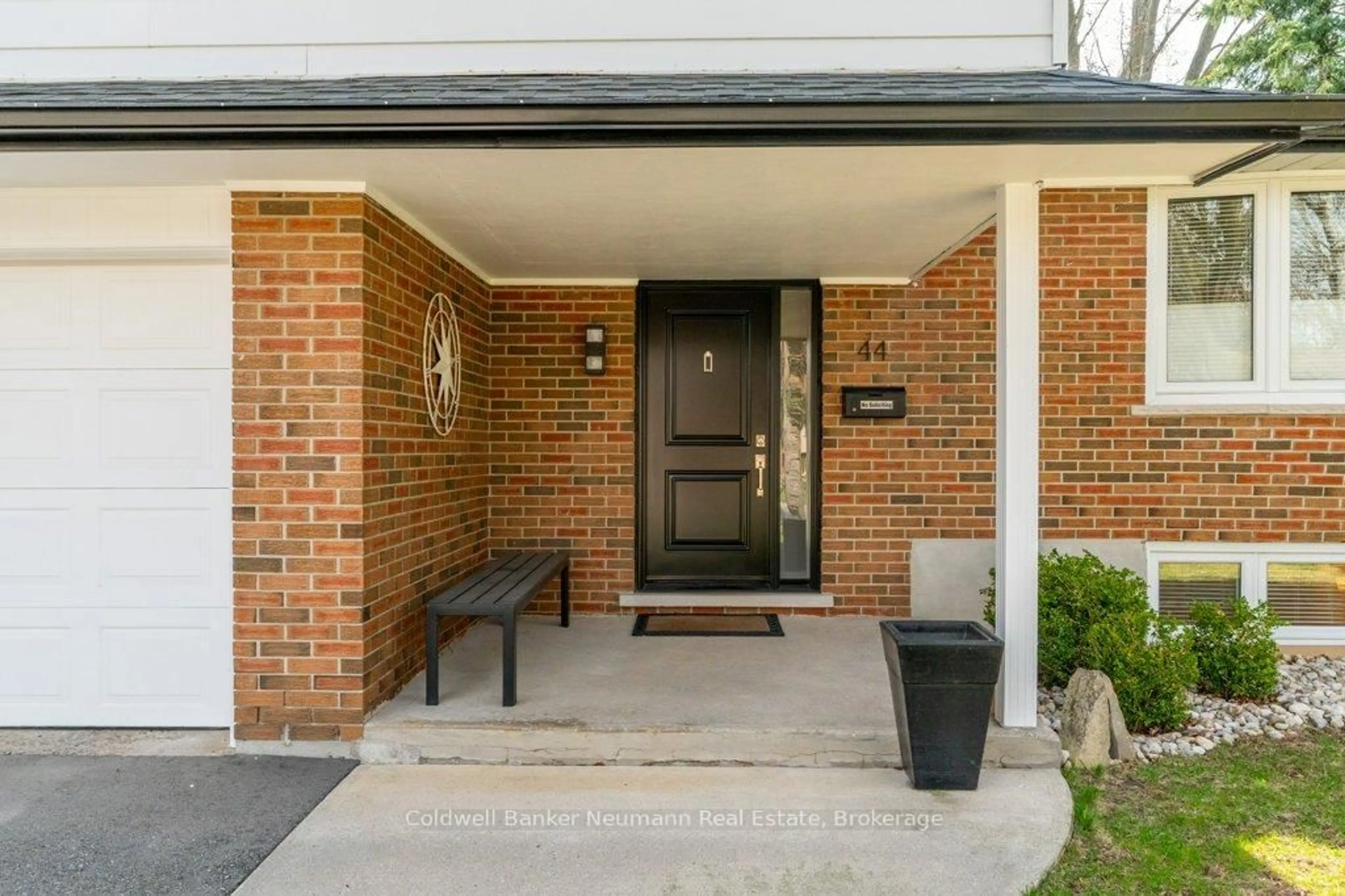Unknown for 44 Hickory St, Guelph Ontario N1G 2X3