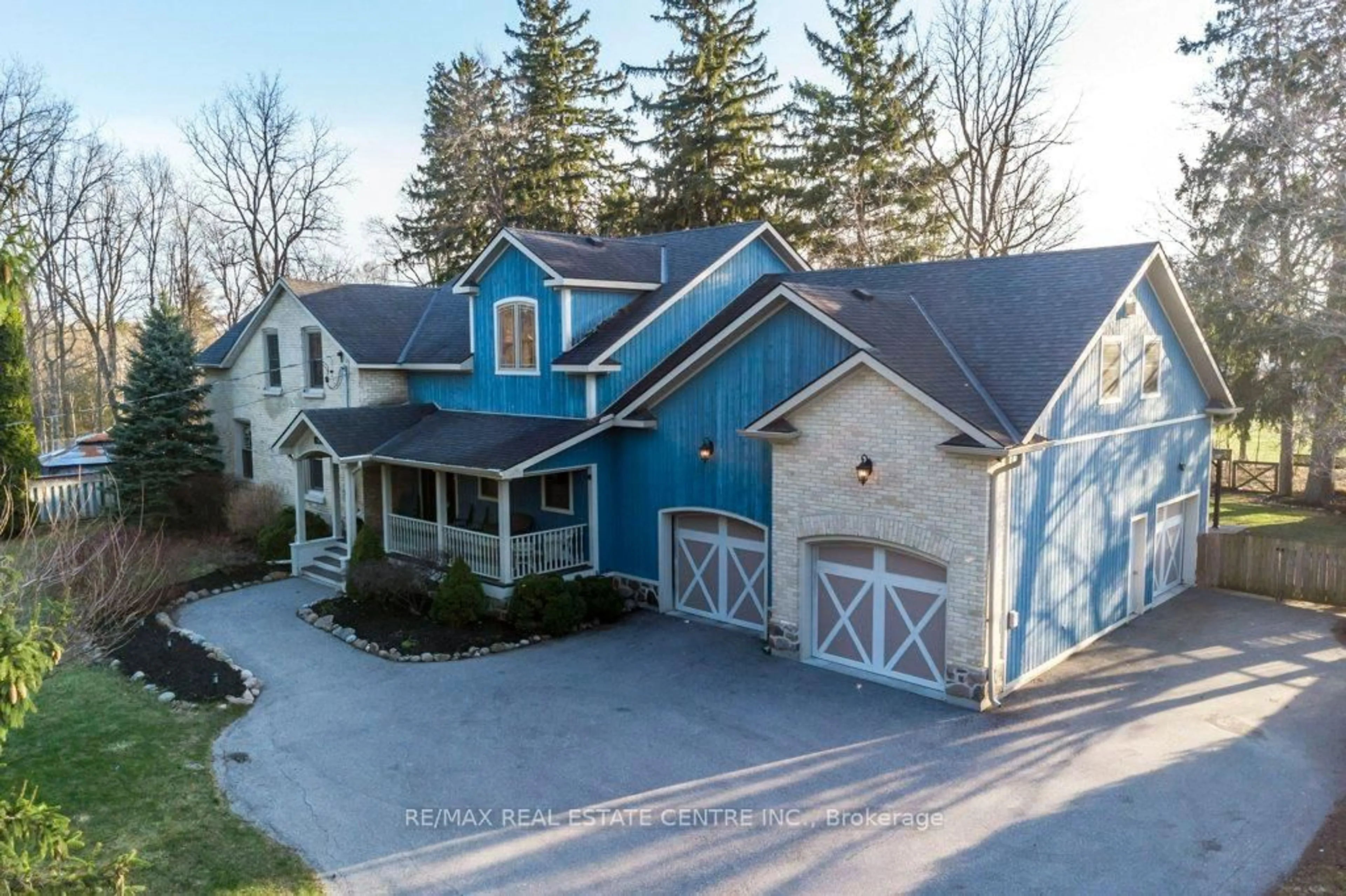 A pic from outside/outdoor area/front of a property/back of a property/a pic from drone, street for 142 Main St, North Dumfries Ontario N0B 1E0