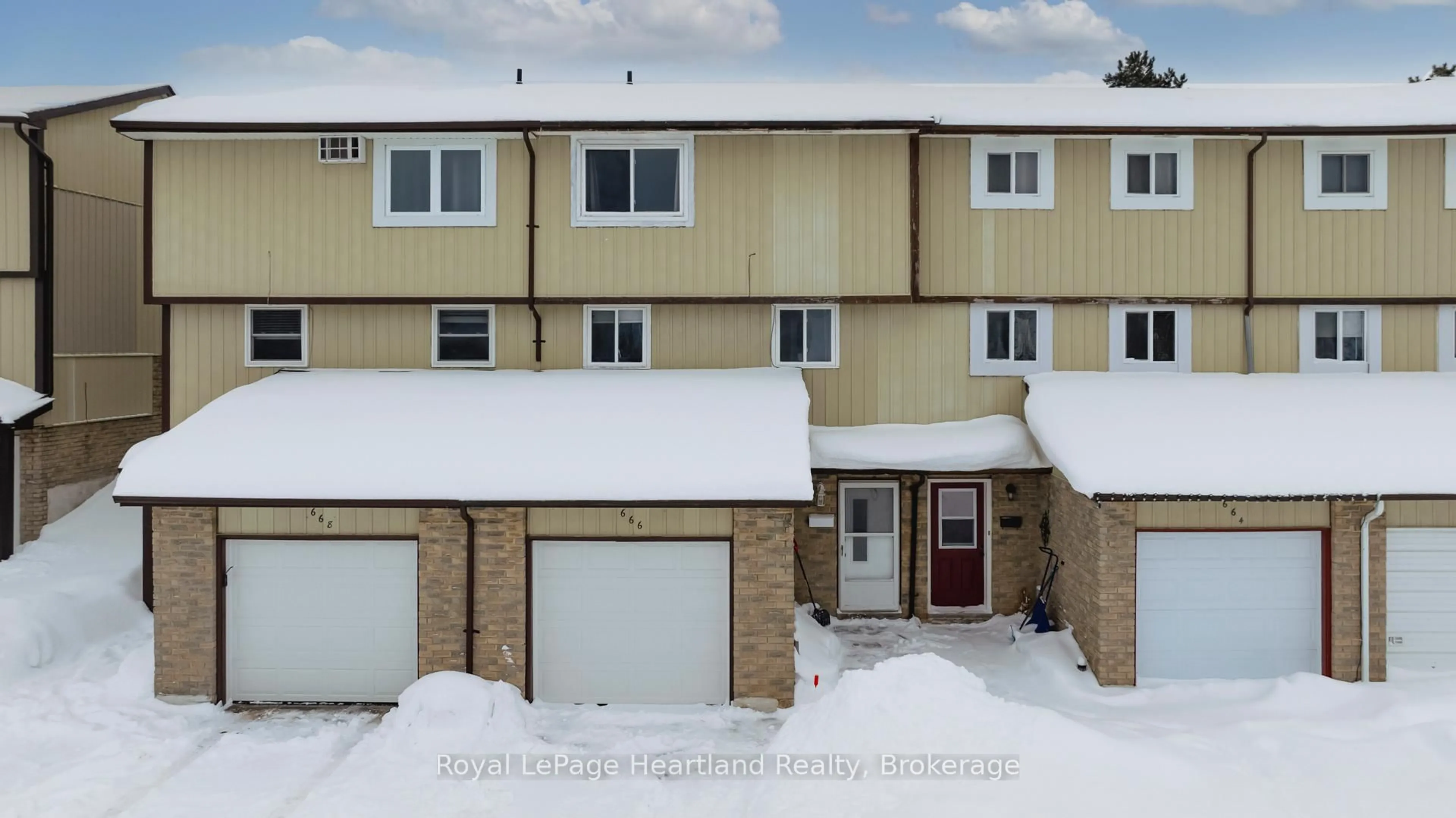 A pic from outside/outdoor area/front of a property/back of a property/a pic from drone, unknown for 666 Hunter St, Kincardine Ontario N2Z 1S1