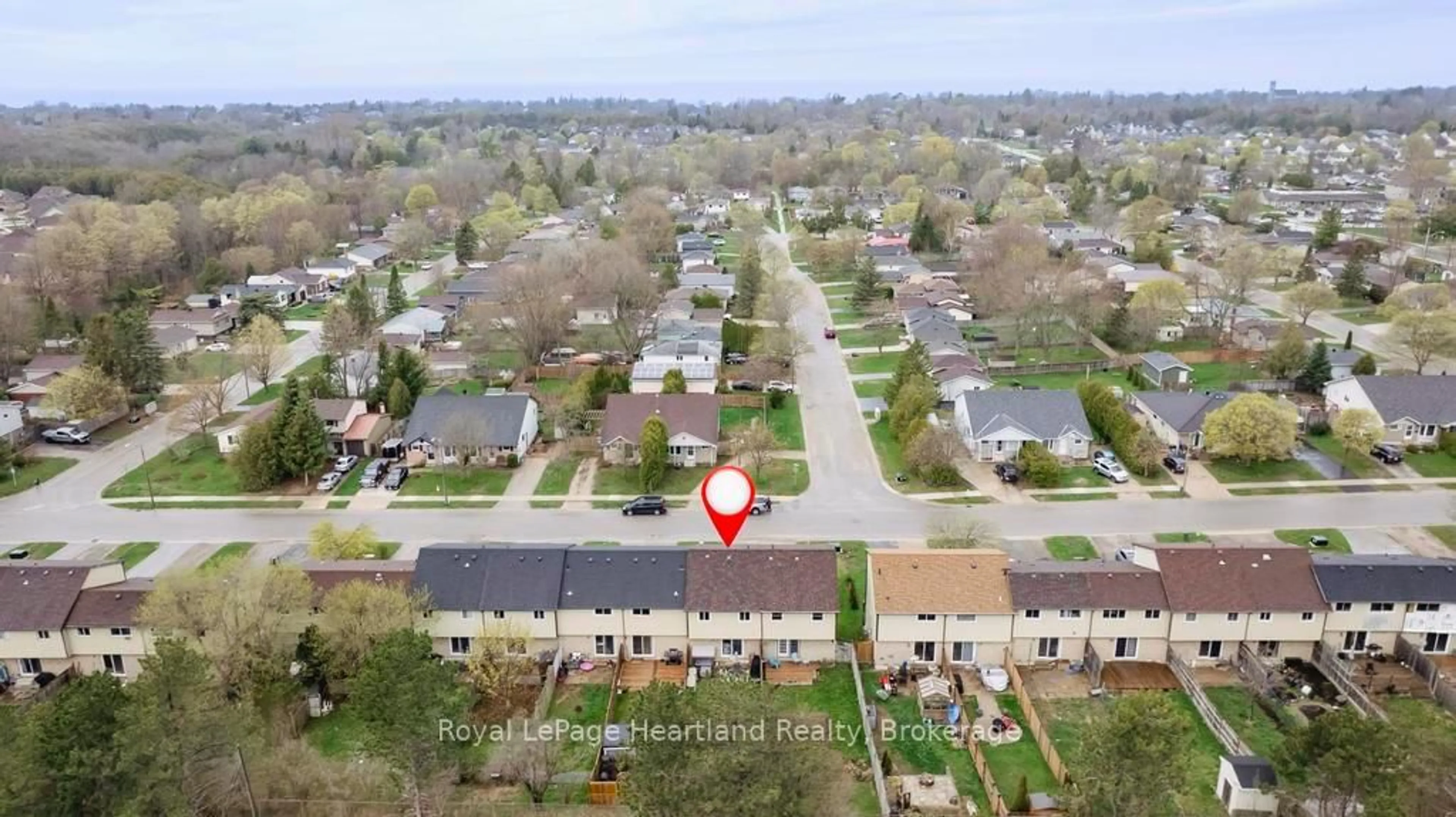 A pic from outside/outdoor area/front of a property/back of a property/a pic from drone, street for 666 Hunter St, Kincardine Ontario N2Z 1S1