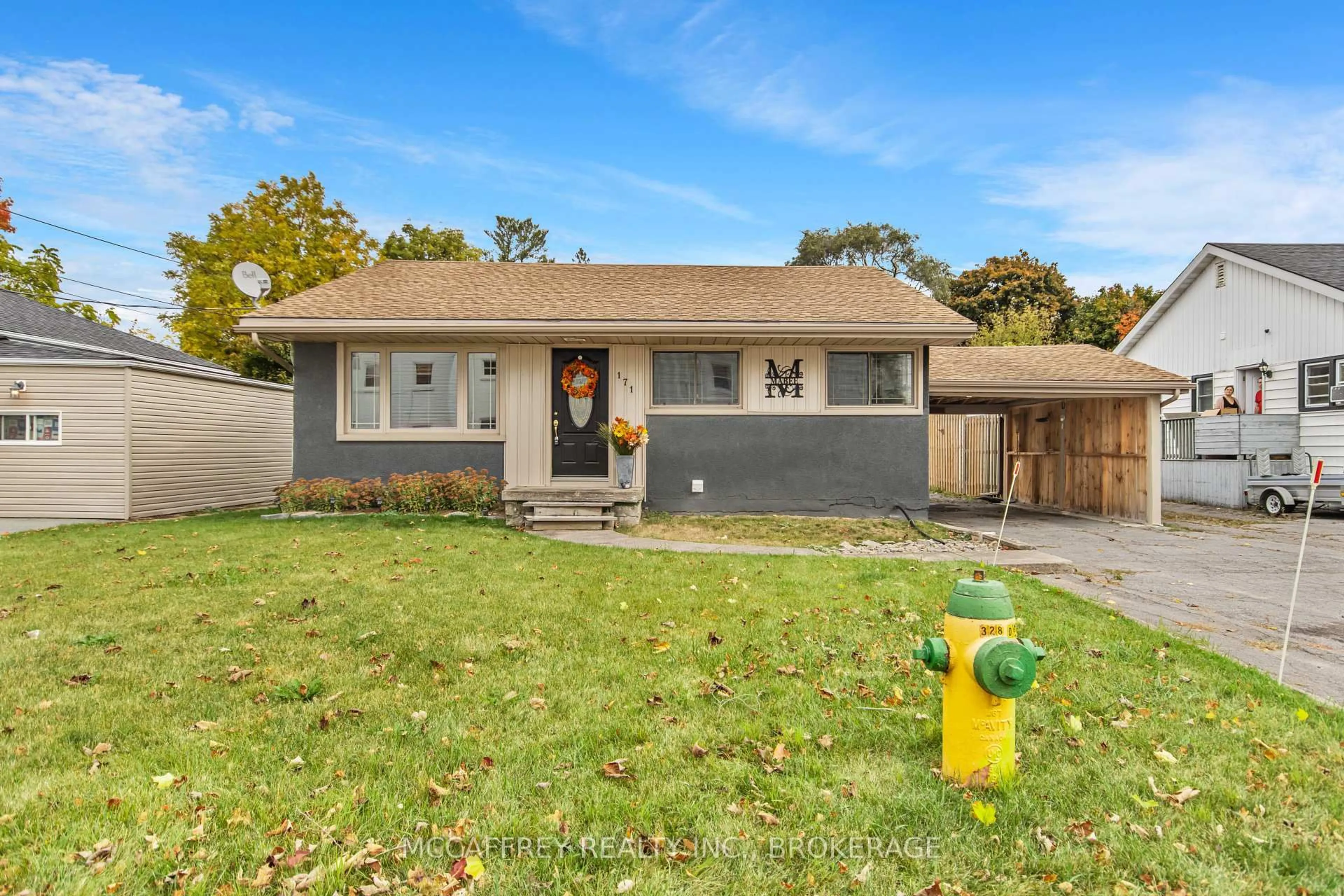 Home with vinyl exterior material, street for 171 York St, Greater Napanee Ontario K7R 2Y8
