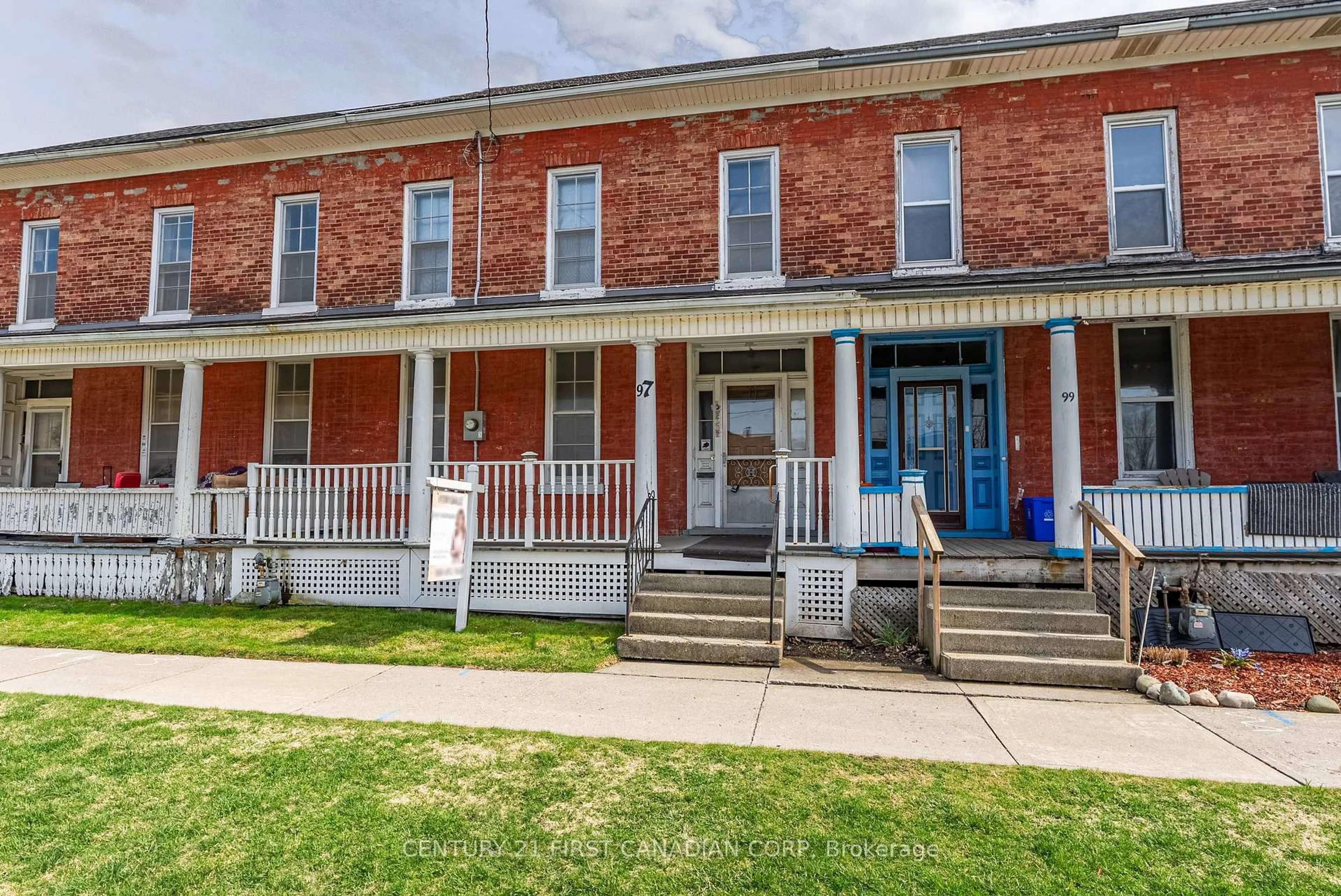 Home with brick exterior material, building for 97 King St, Ingersoll Ontario N5C 2J7
