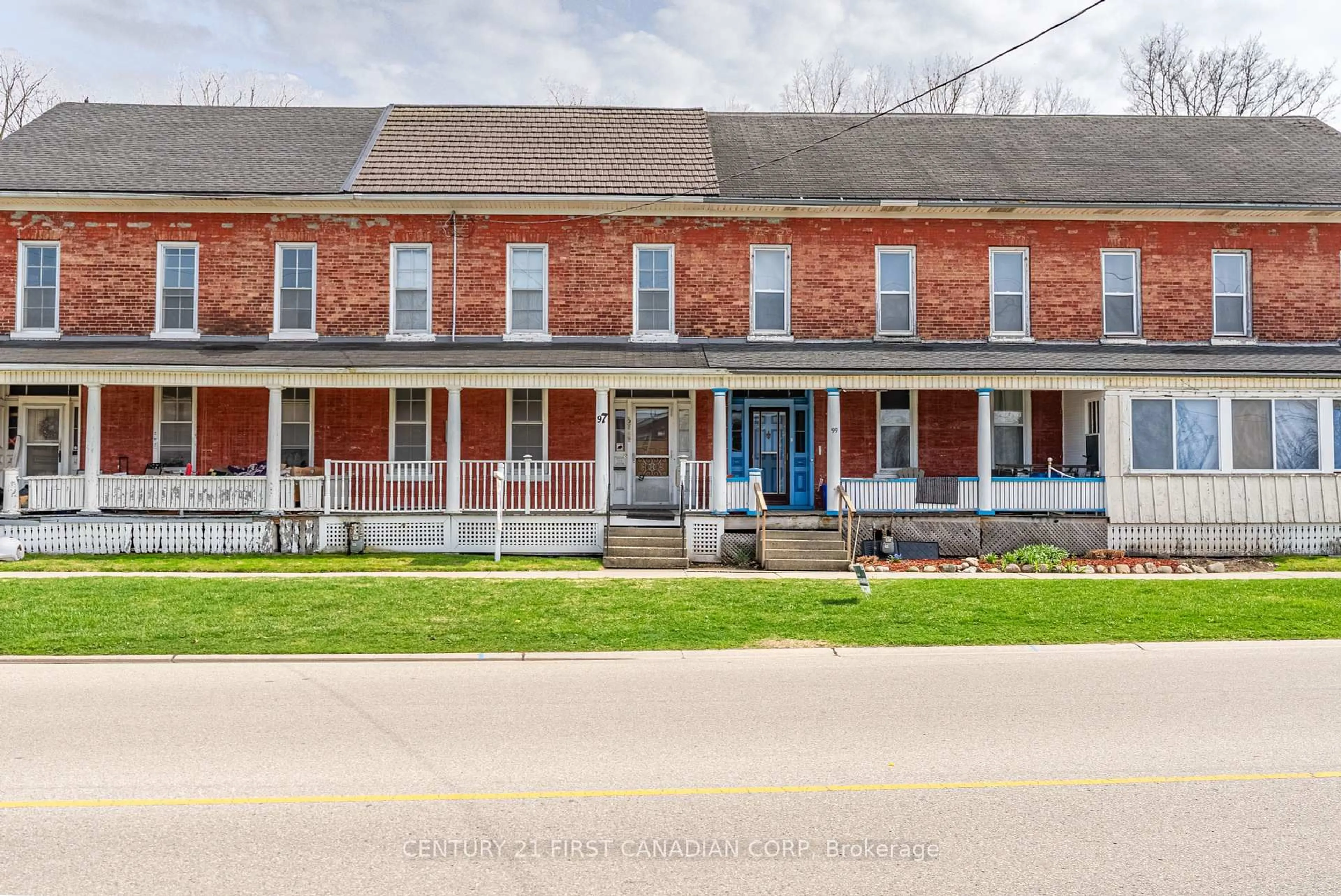 A pic from outside/outdoor area/front of a property/back of a property/a pic from drone, street for 97 King St, Ingersoll Ontario N5C 2J7