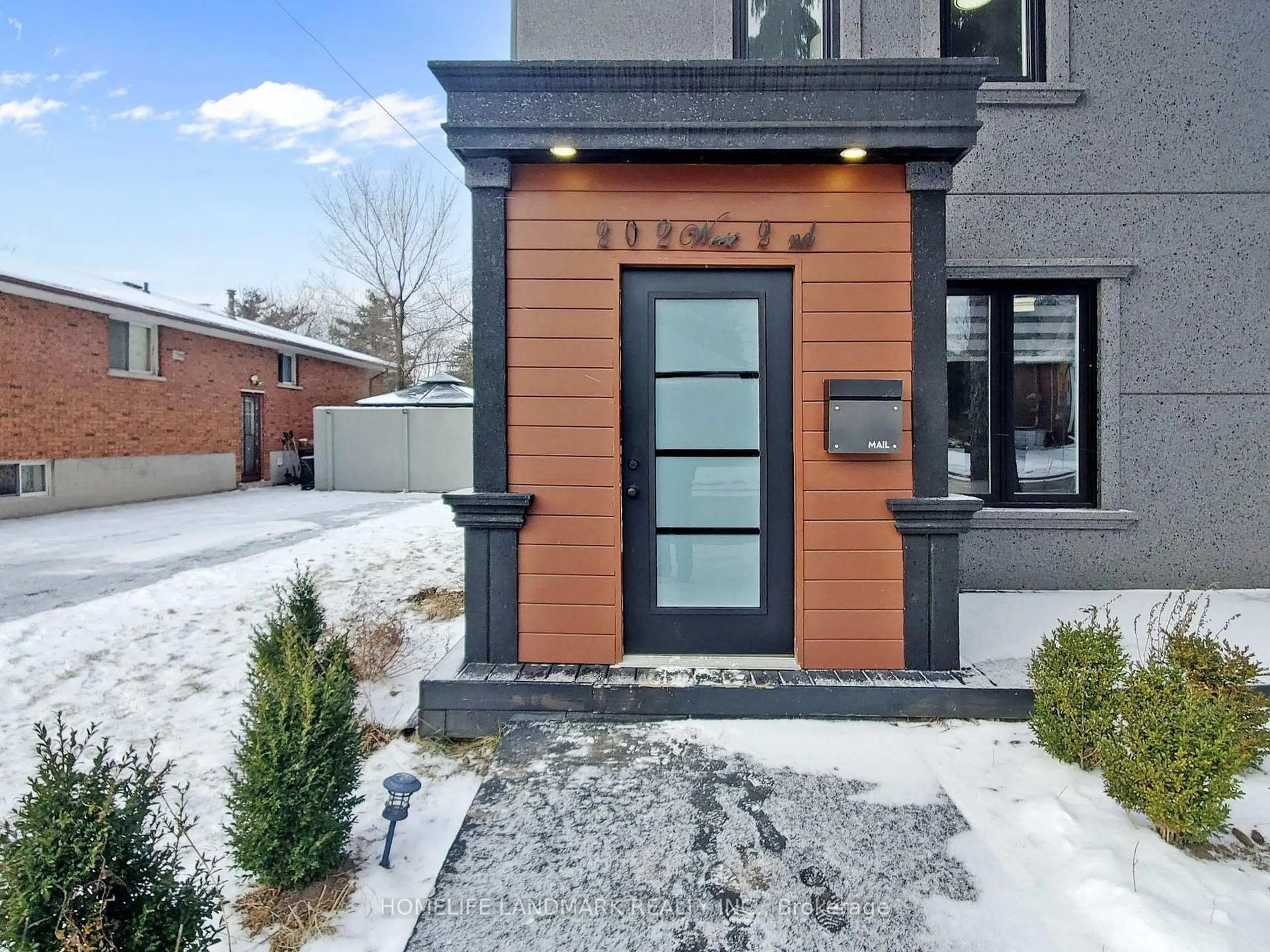 Home with brick exterior material, street for 202 West 2nd St, Hamilton Ontario L9C 3G1