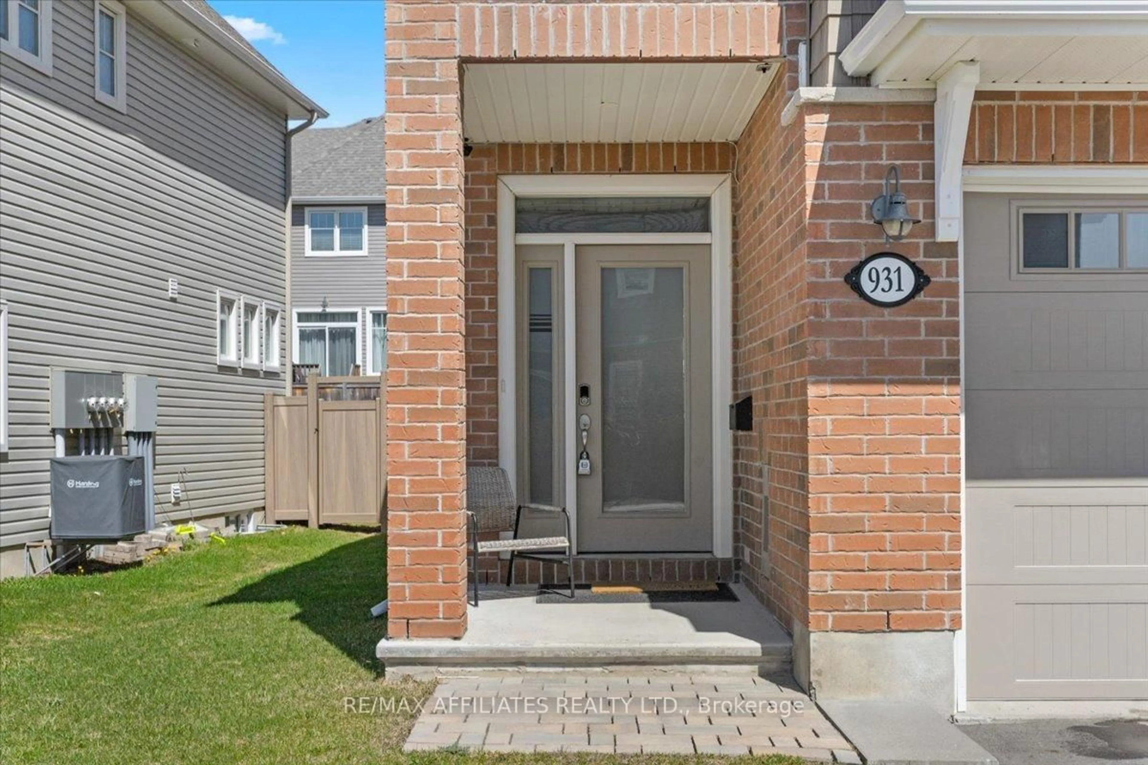 Indoor entryway for 931 Geographe Terr, Orleans Ontario K4A 1E9
