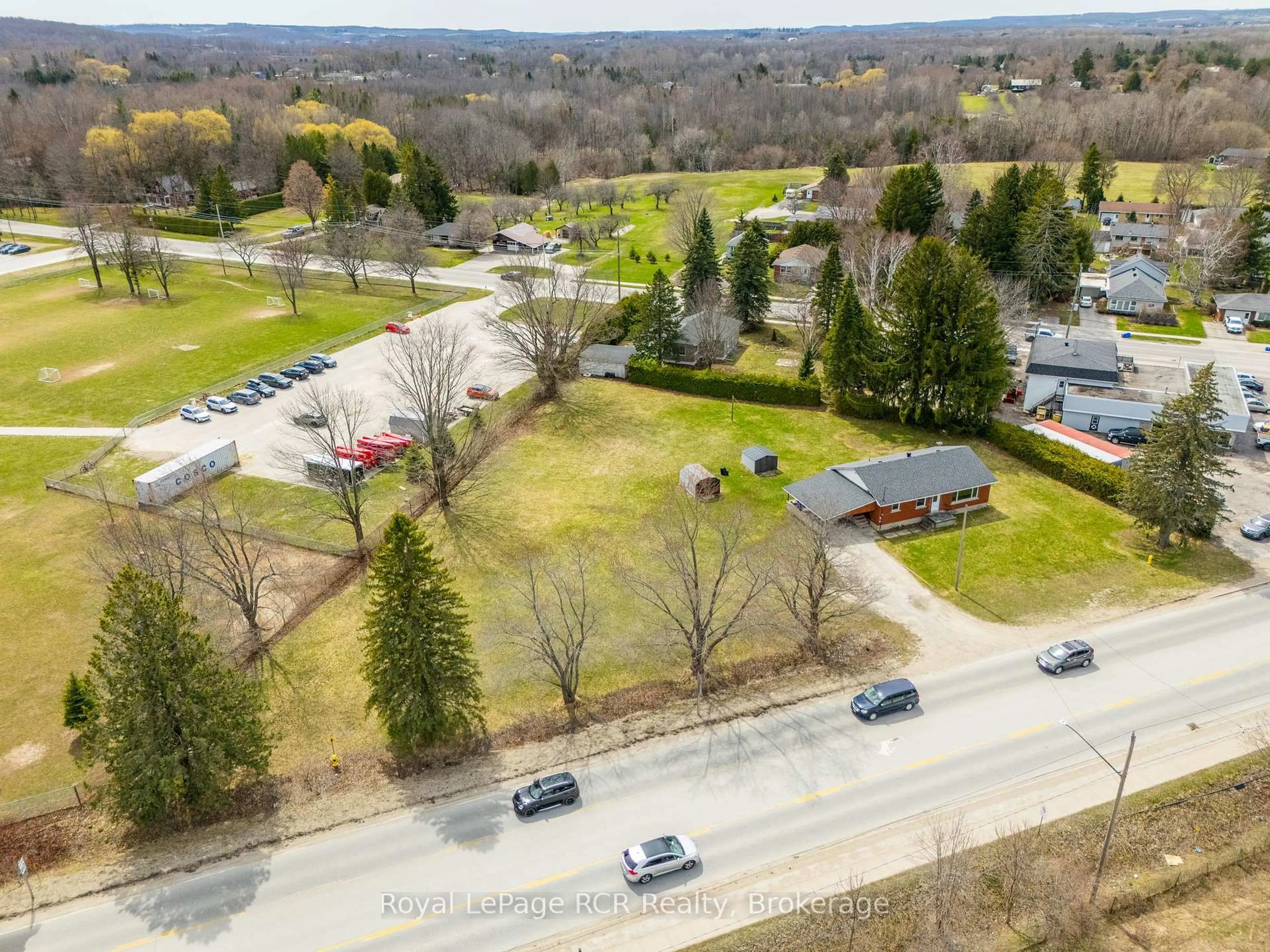 A pic from outside/outdoor area/front of a property/back of a property/a pic from drone, unknown for 456 Sykes St, Meaford Ontario N4L 1C6
