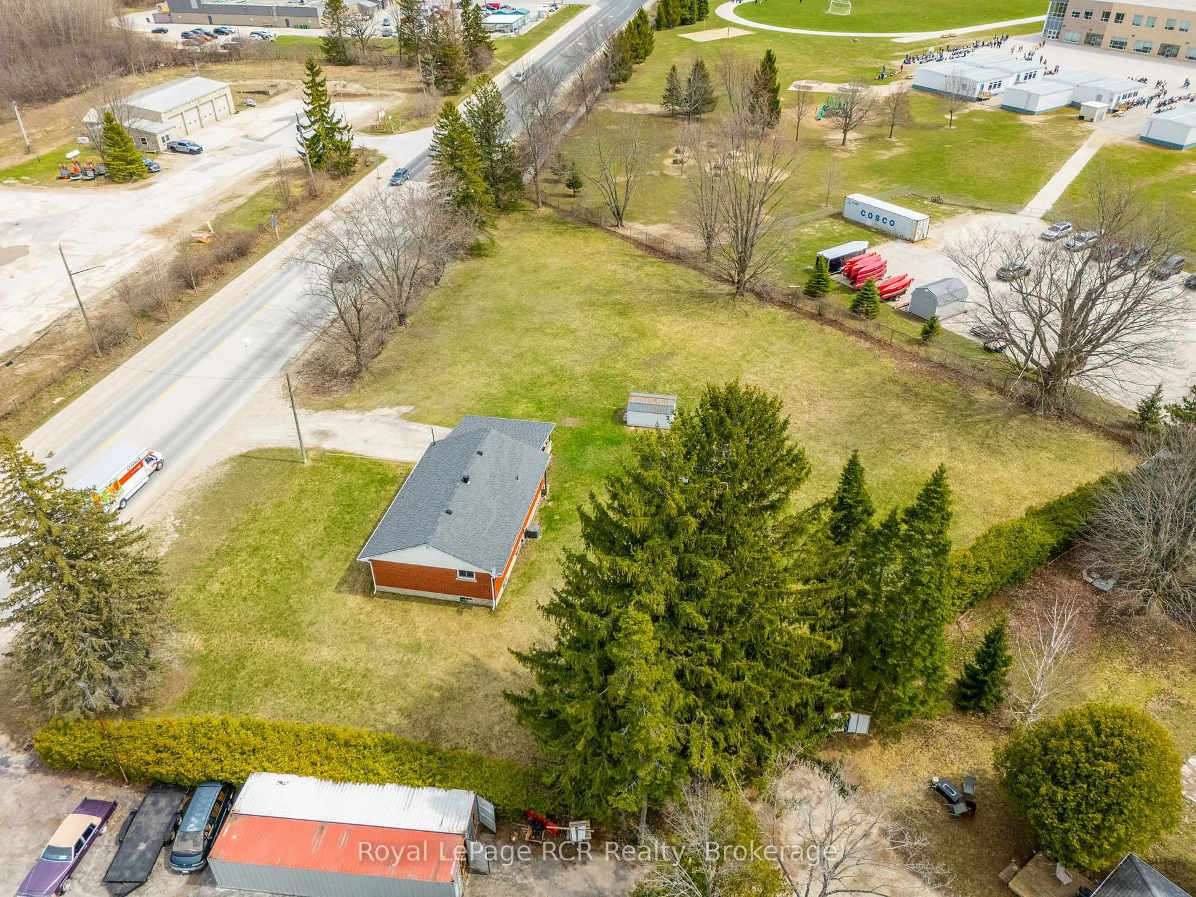 A pic from outside/outdoor area/front of a property/back of a property/a pic from drone, street for 456 Sykes St, Meaford Ontario N4L 1C6