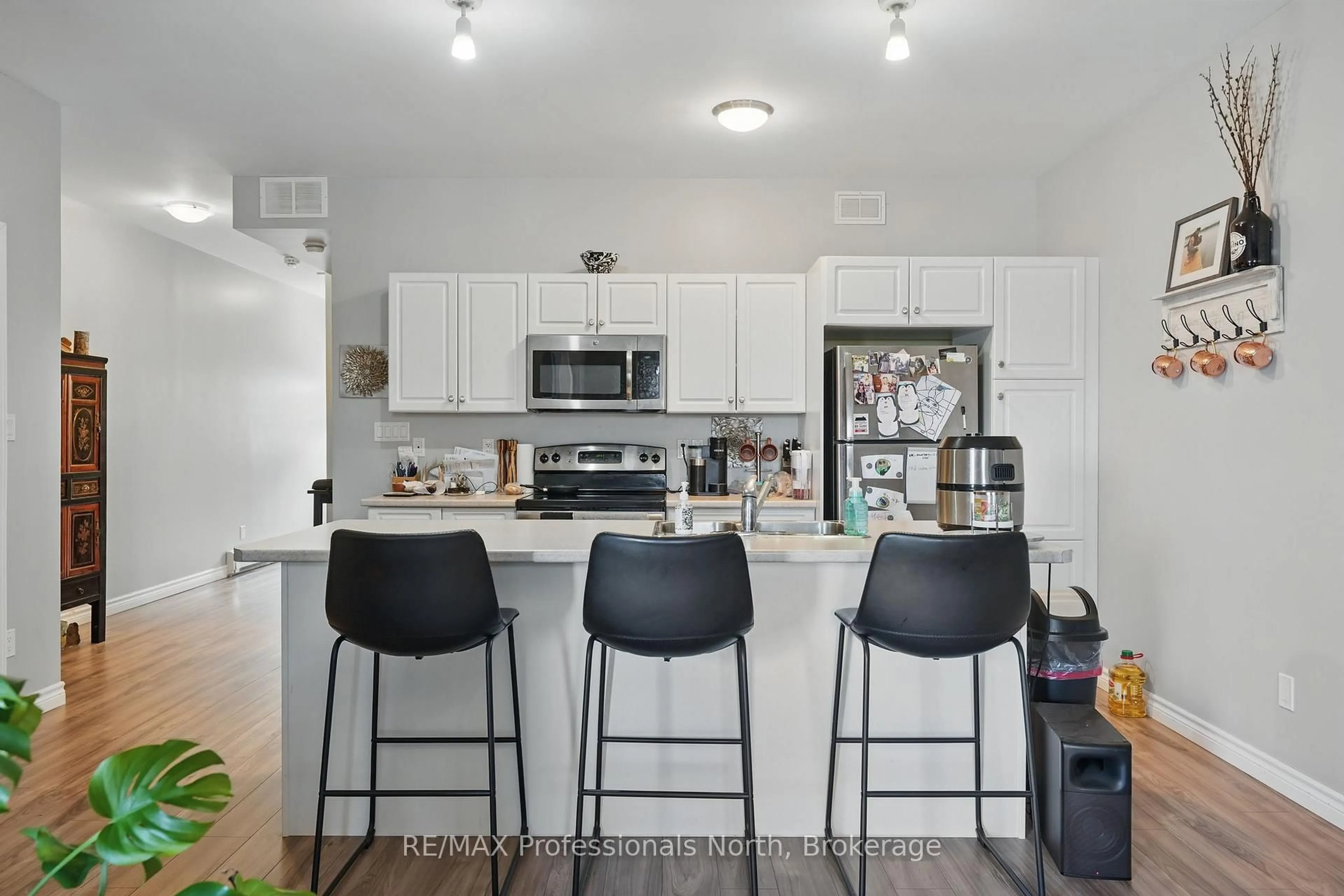 Open concept kitchen, unknown for 99 Main St #3A & 3B, Huntsville Ontario P1H 2A8