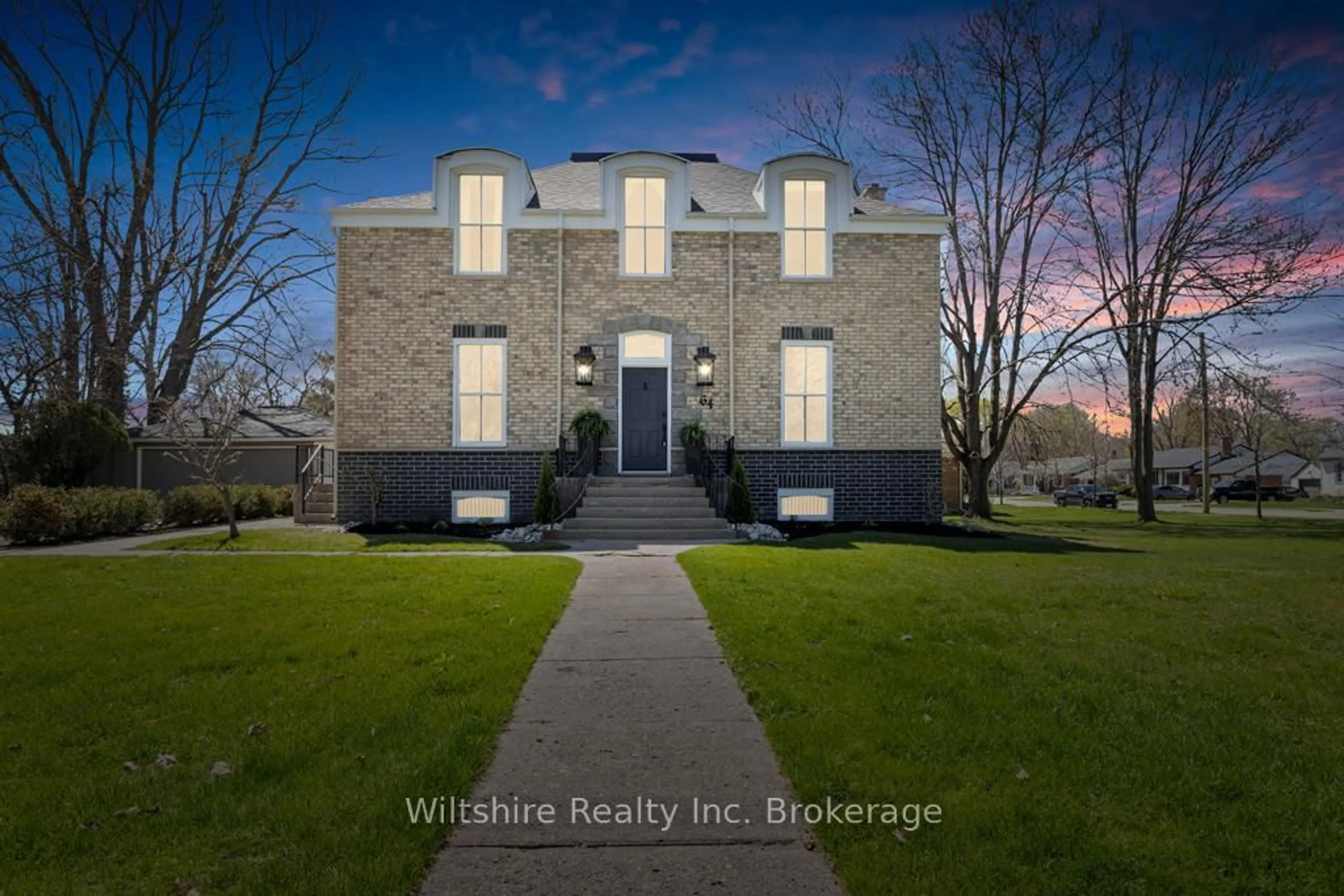 Home with brick exterior material, building for 64 South St, Aylmer Ontario N5H 1R1