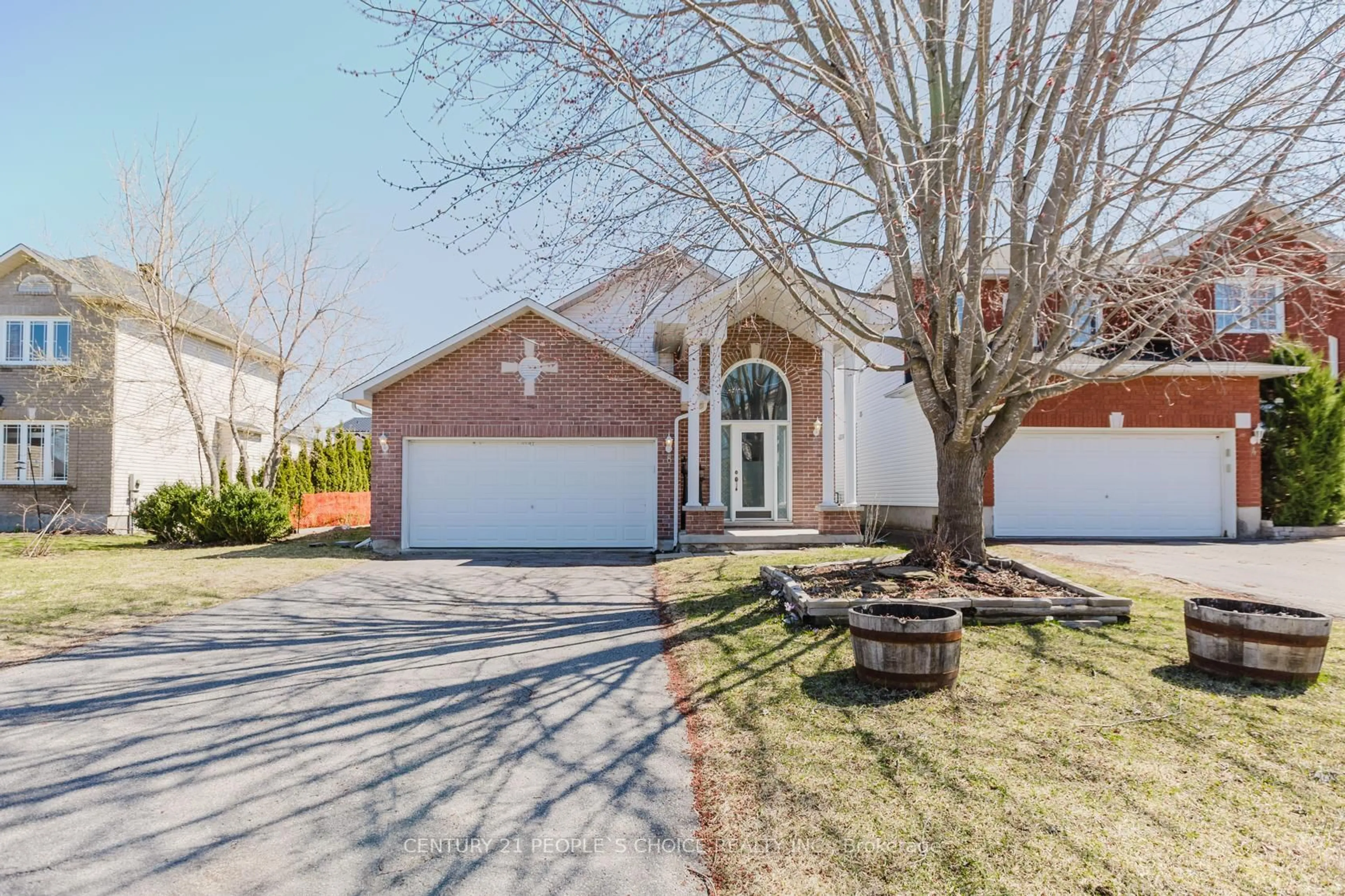 Unknown for 8 Lancelot St, Russell Ontario K0A 1W0