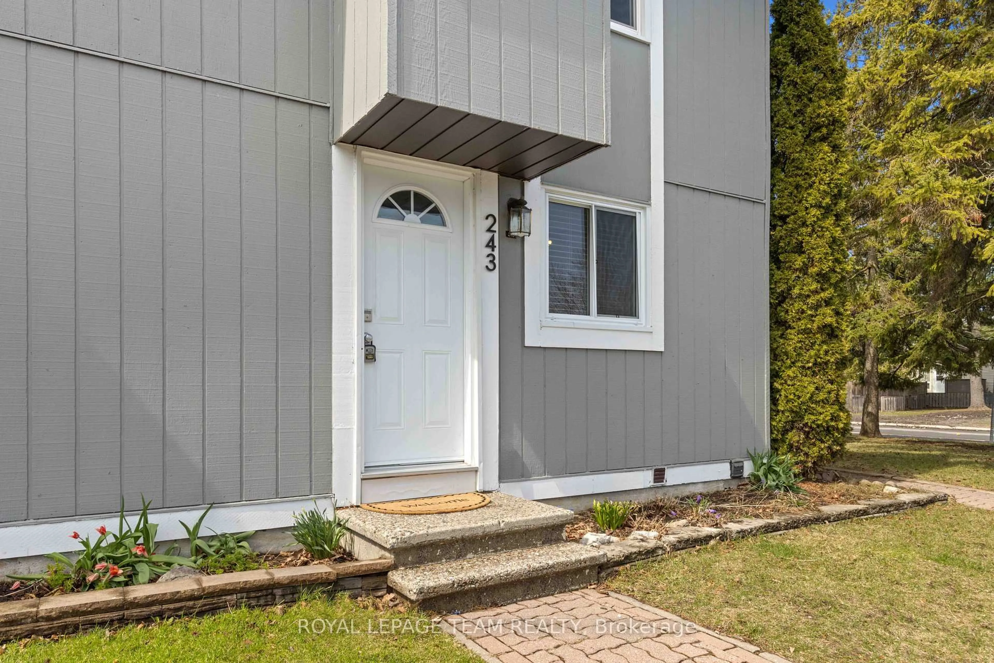 Unknown for 243 Thistledown Crt #33, Ottawa Ontario K2J 1N1