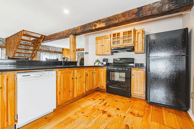Additional property image - 110 Freelton Rd