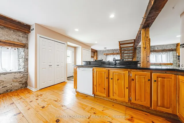 Additional property image - 110 Freelton Rd