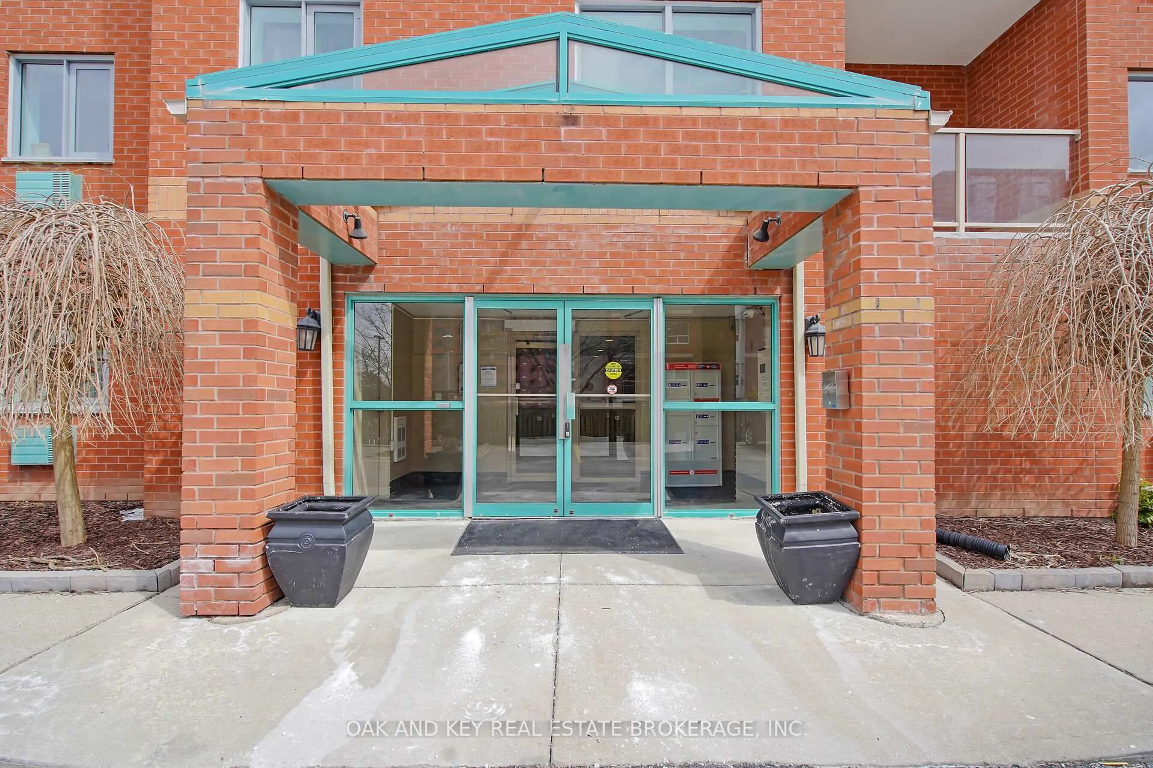 Indoor foyer for 77 BASELINE Rd #402, London South Ontario N6J 1V5