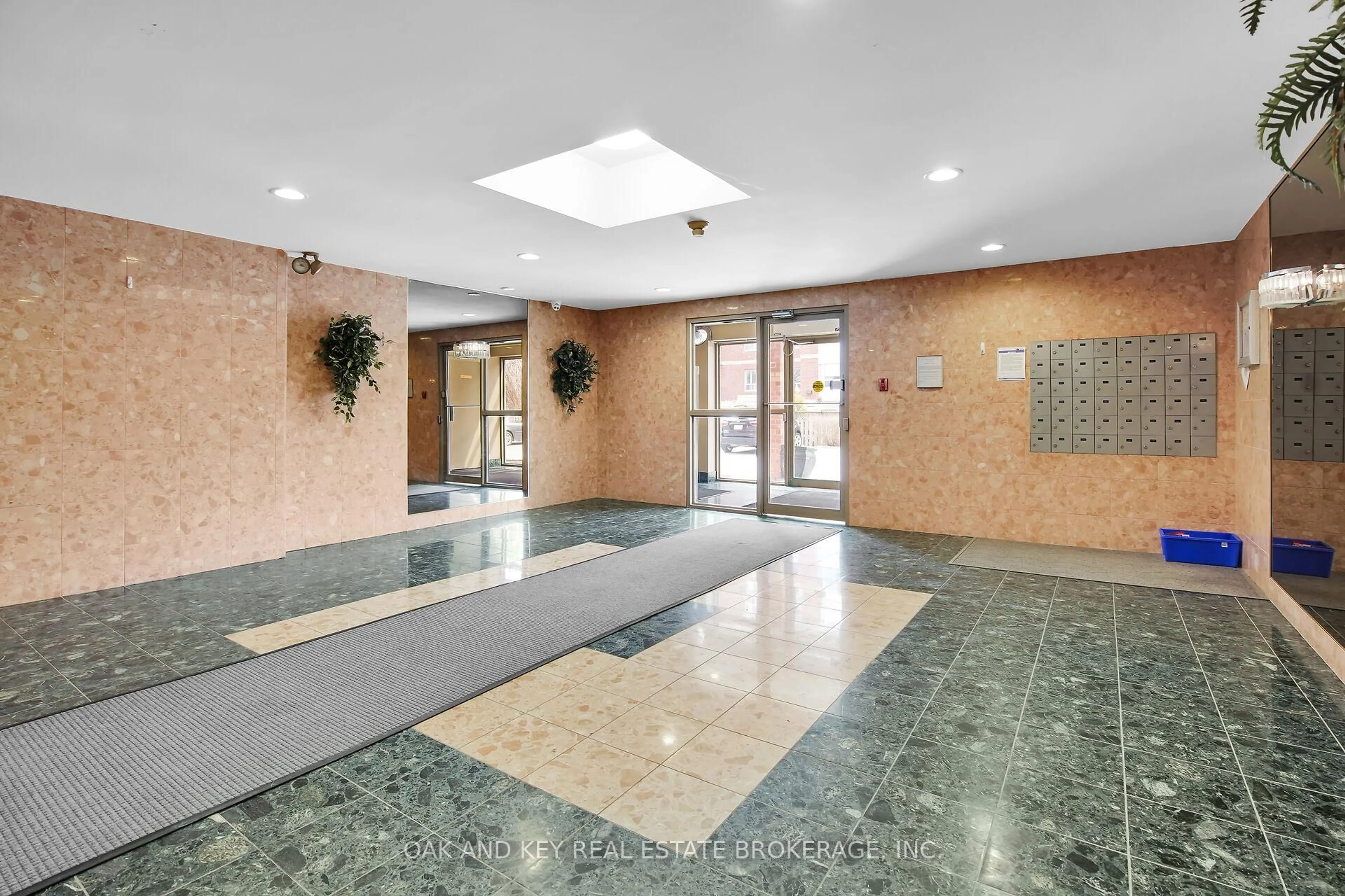 Lobby for 77 BASELINE Rd #402, London South Ontario N6J 1V5