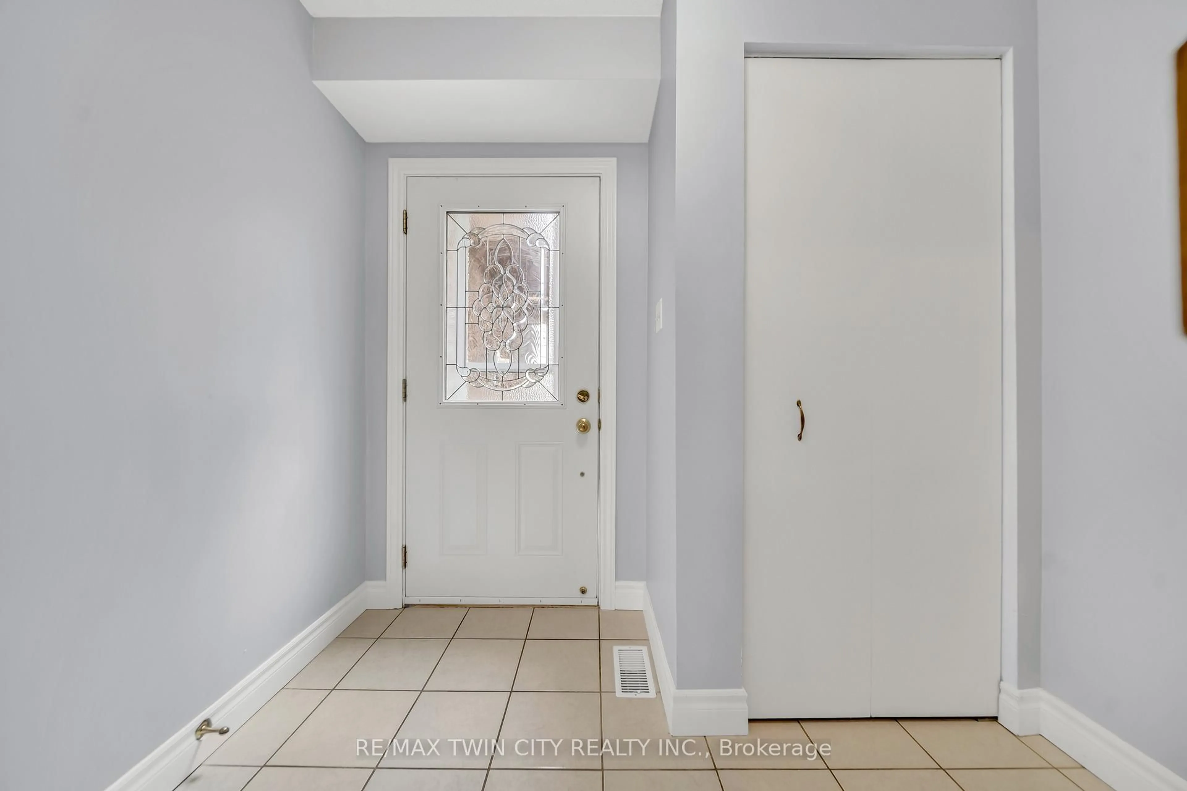 Indoor entryway for 1234 Ottawa St, Kitchener Ontario N2E 1L8