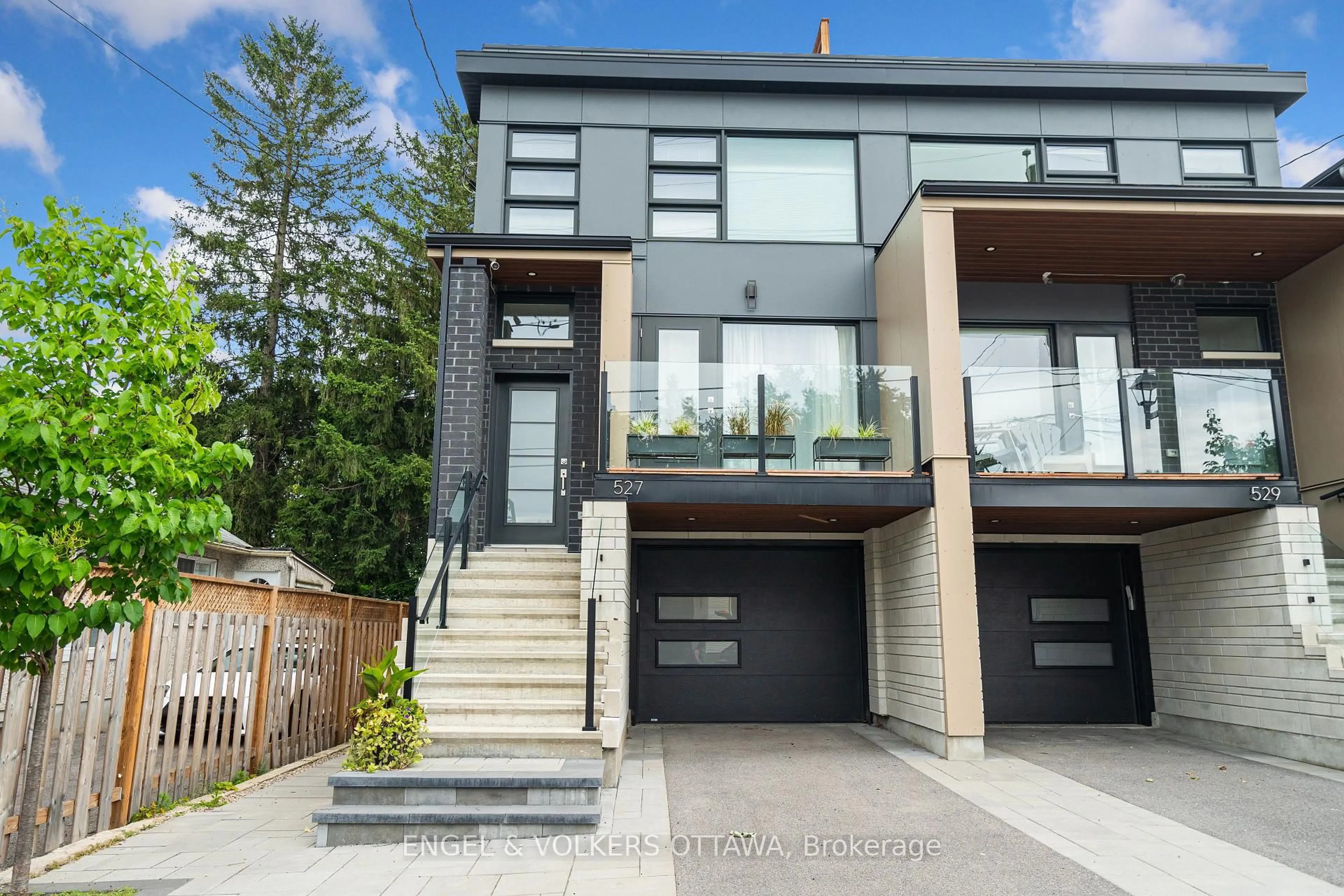 Home with brick exterior material, street for 527 BROADHEAD Ave, Ottawa Ontario K1Z 5R9