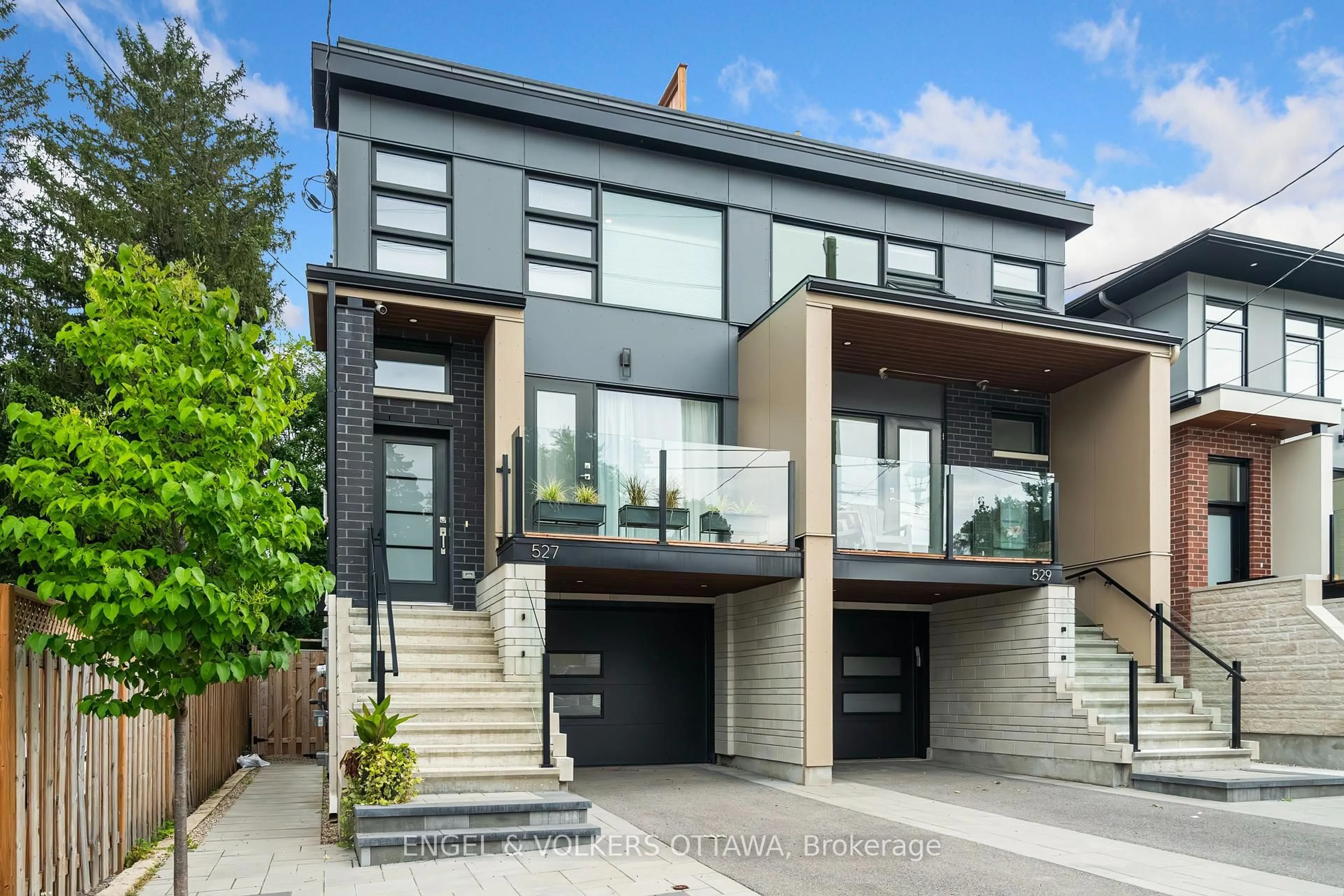 Home with brick exterior material, street for 527 BROADHEAD Ave, Ottawa Ontario K1Z 5R9