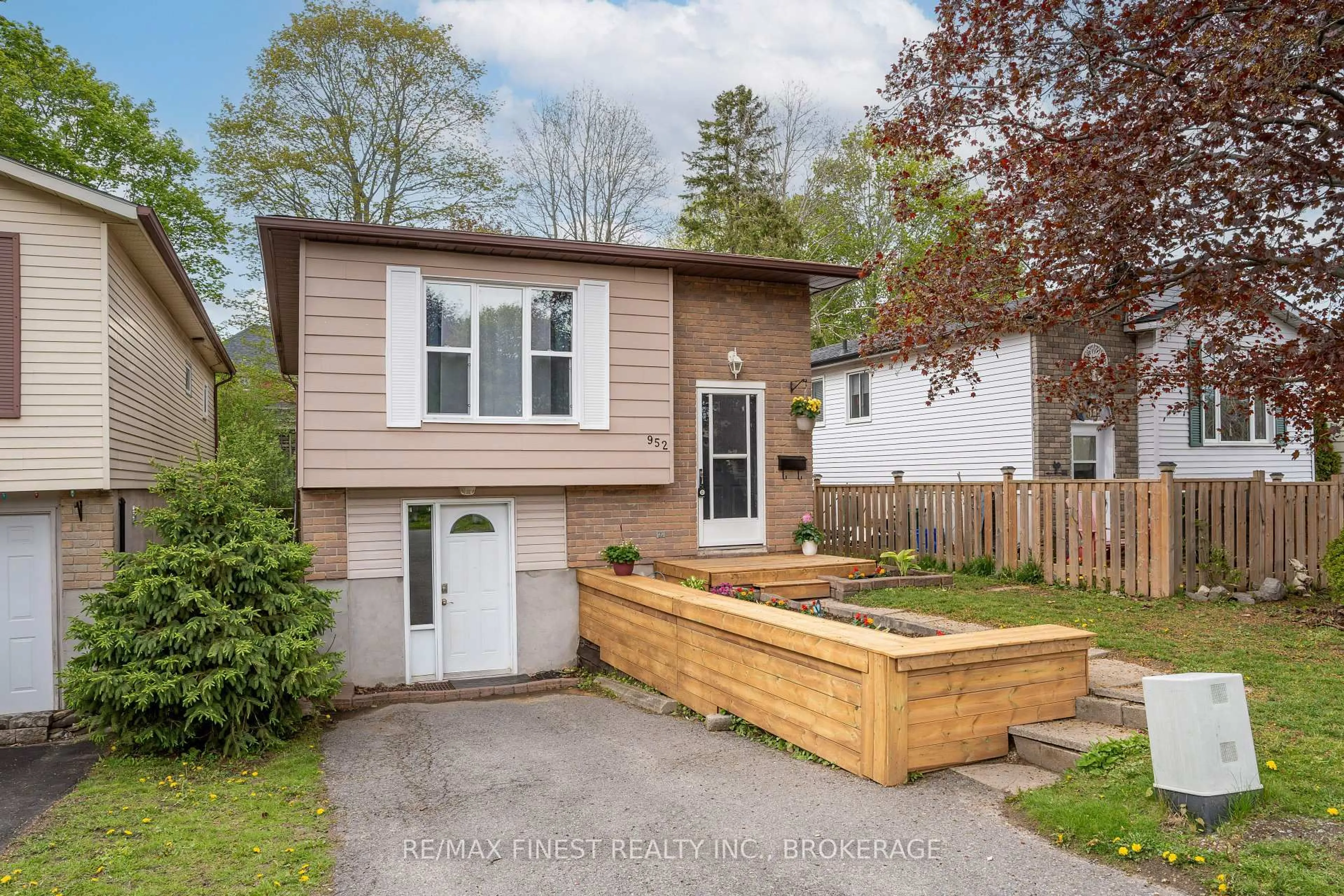 Home with vinyl exterior material, street for 952 Old Colony Rd, Kingston Ontario K7P 1J7