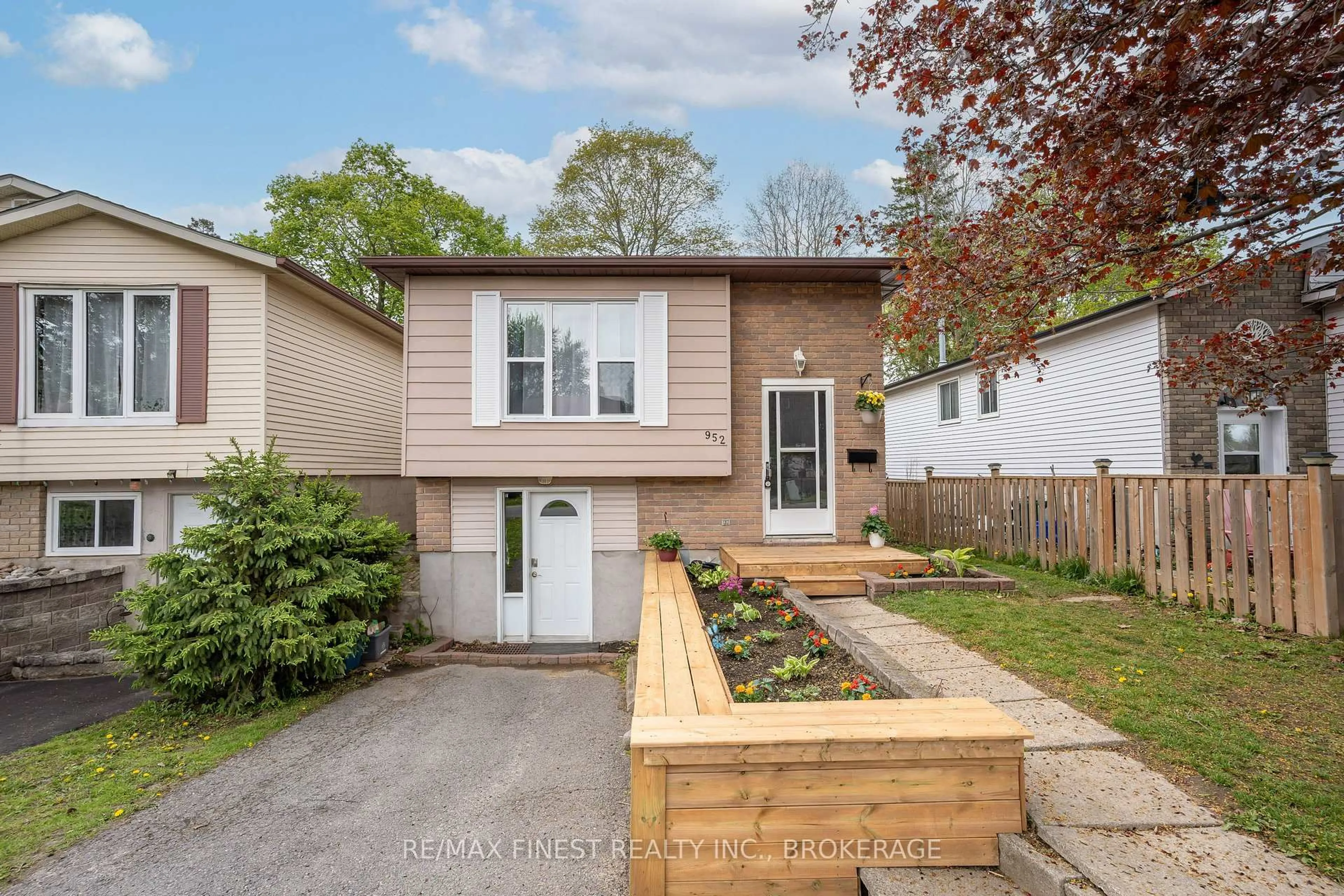 Unknown for 952 Old Colony Rd, Kingston Ontario K7P 1J7