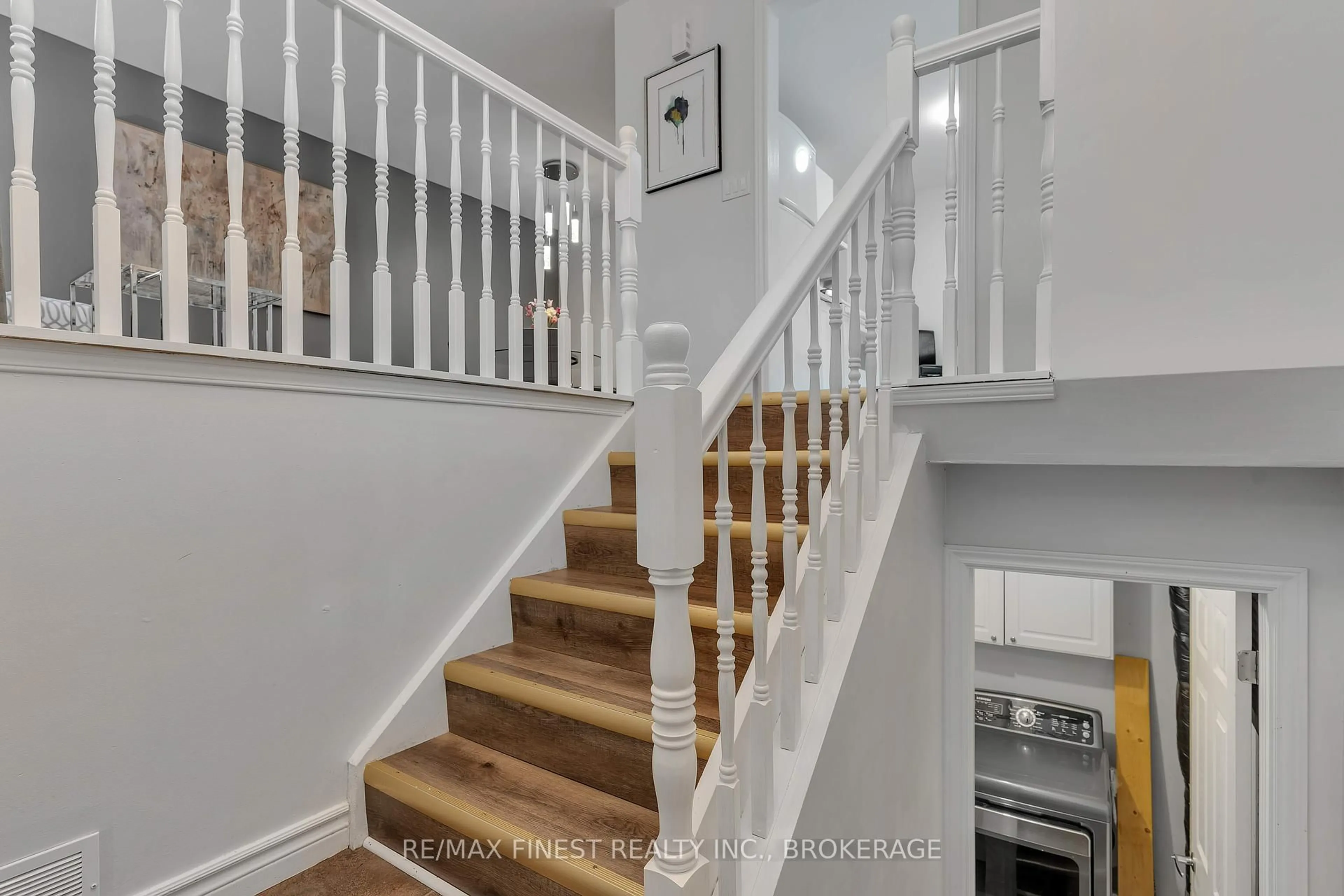 Stairs for 952 Old Colony Rd, Kingston Ontario K7P 1J7