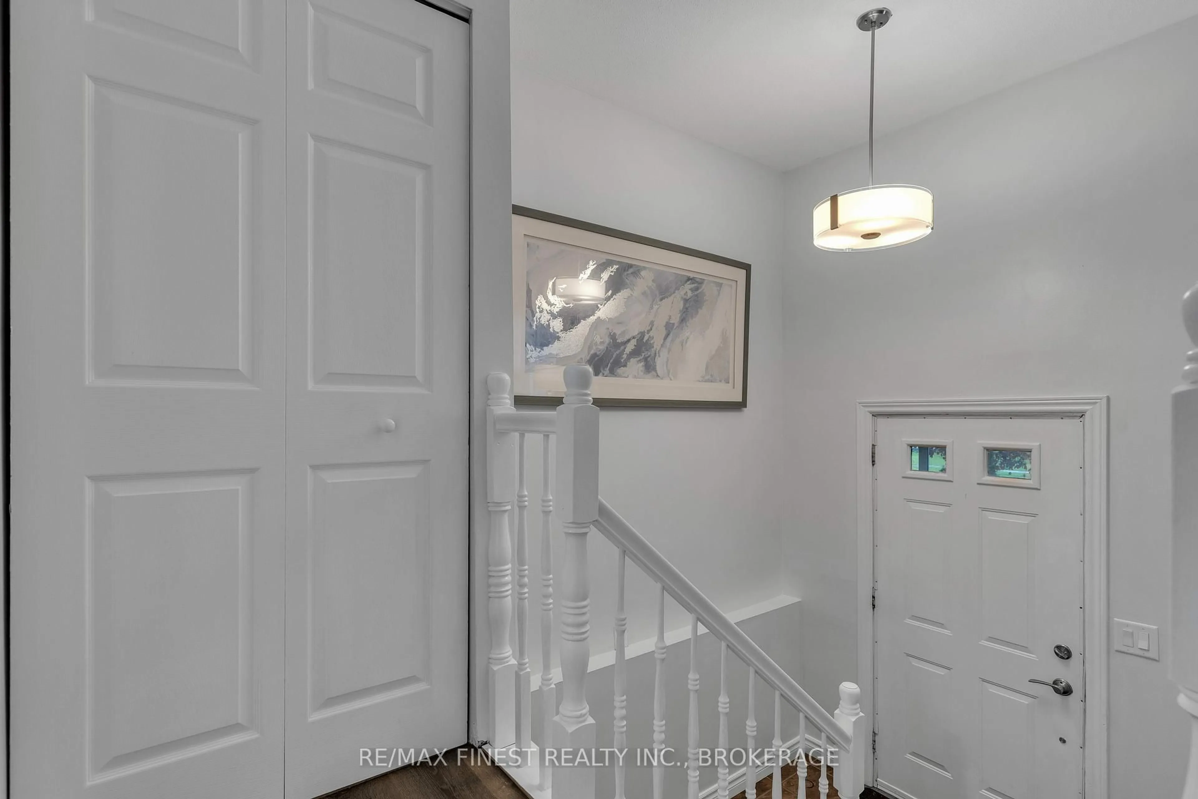Indoor entryway for 952 Old Colony Rd, Kingston Ontario K7P 1J7