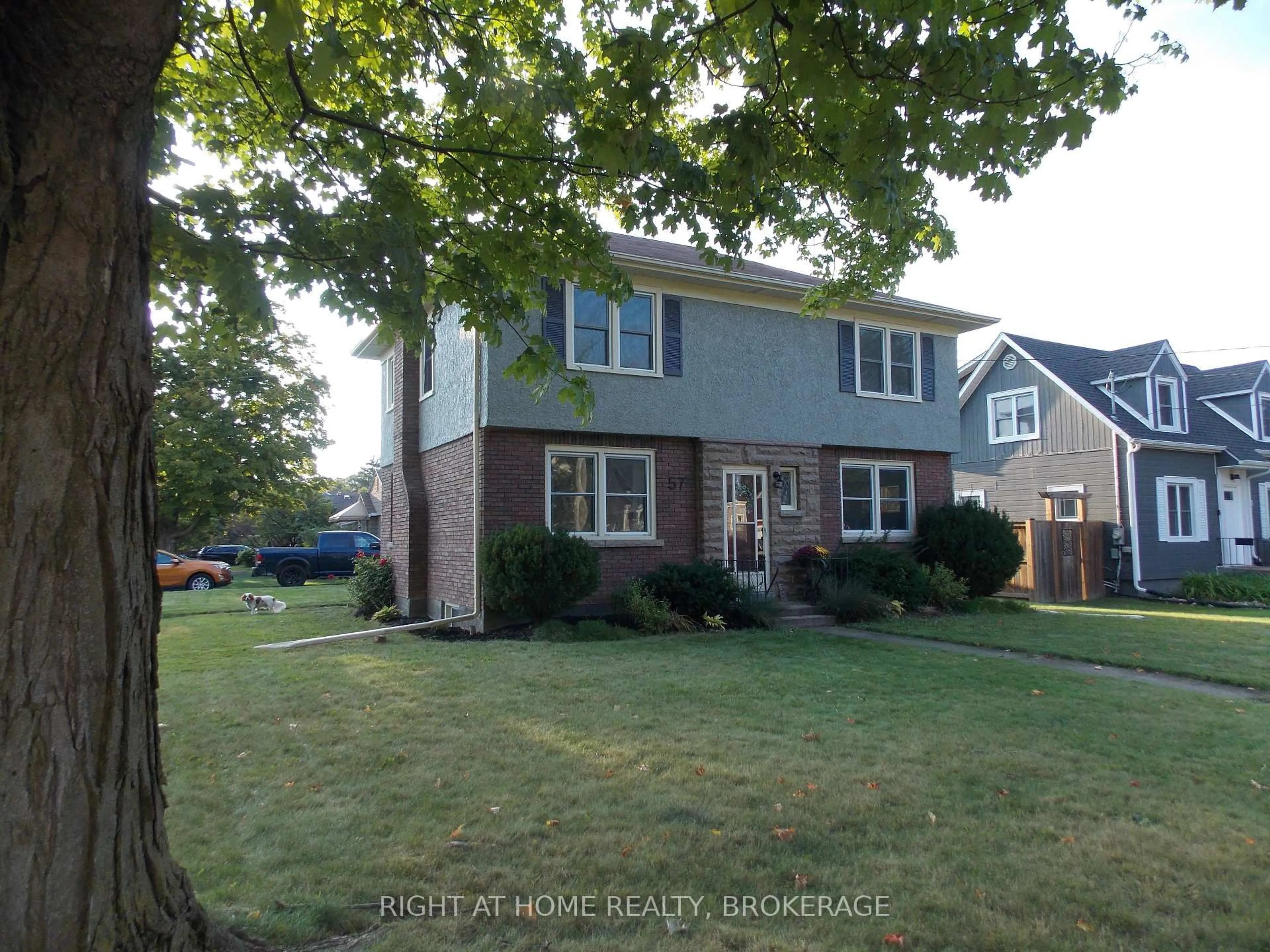 Home with vinyl exterior material, street for 57 Edgar St, Welland Ontario L3C 1S6