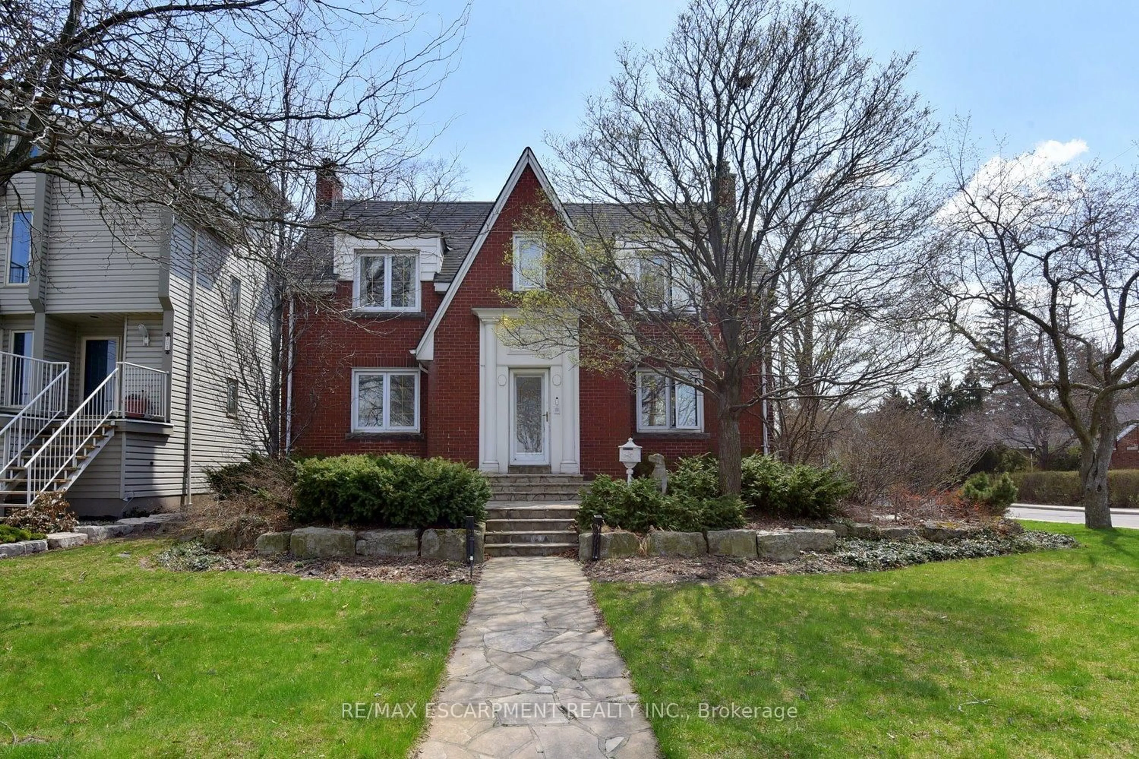 Home with brick exterior material, street for 200 Concession St, Hamilton Ontario L9A 1A9