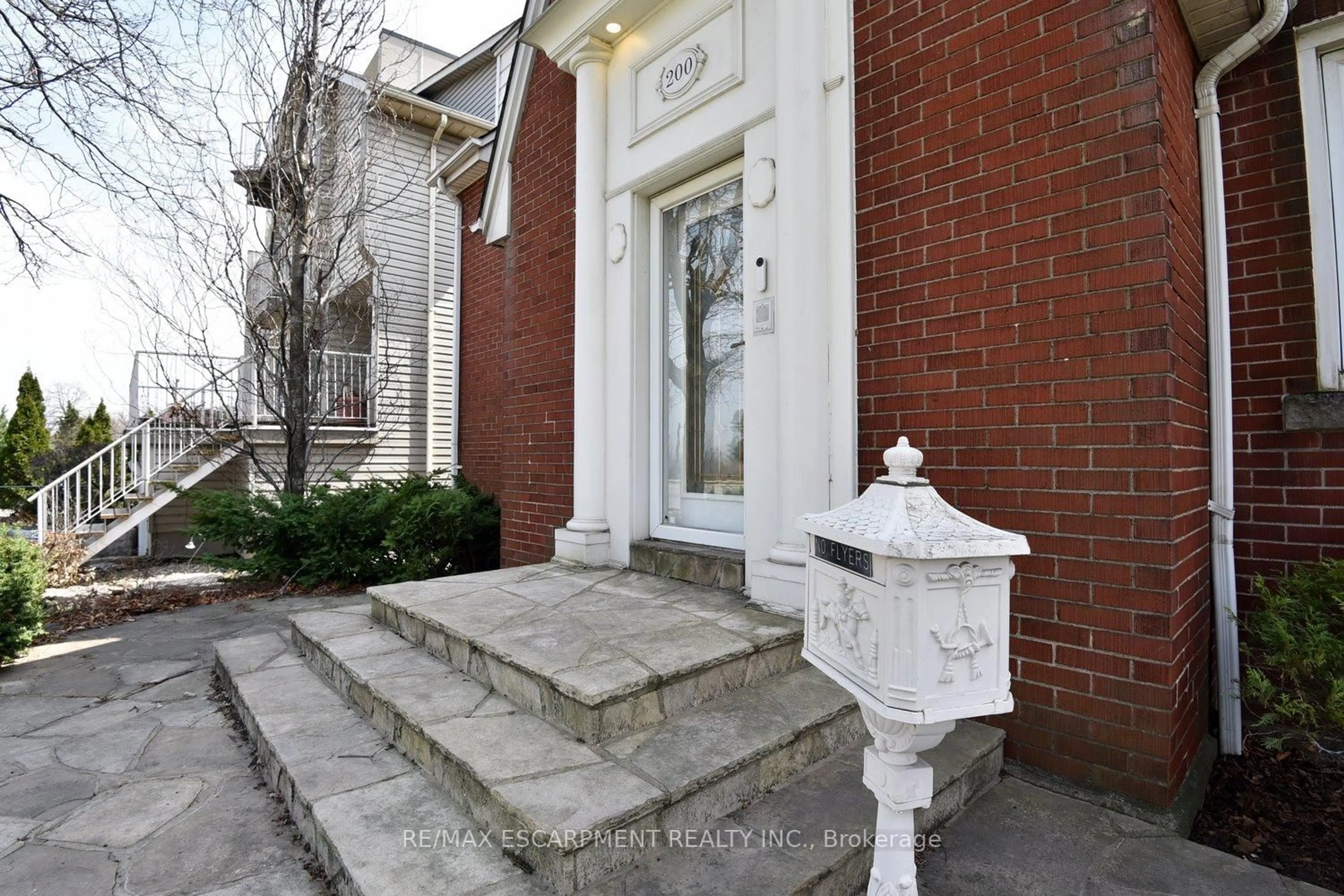 Unknown for 200 Concession St, Hamilton Ontario L9A 1A9