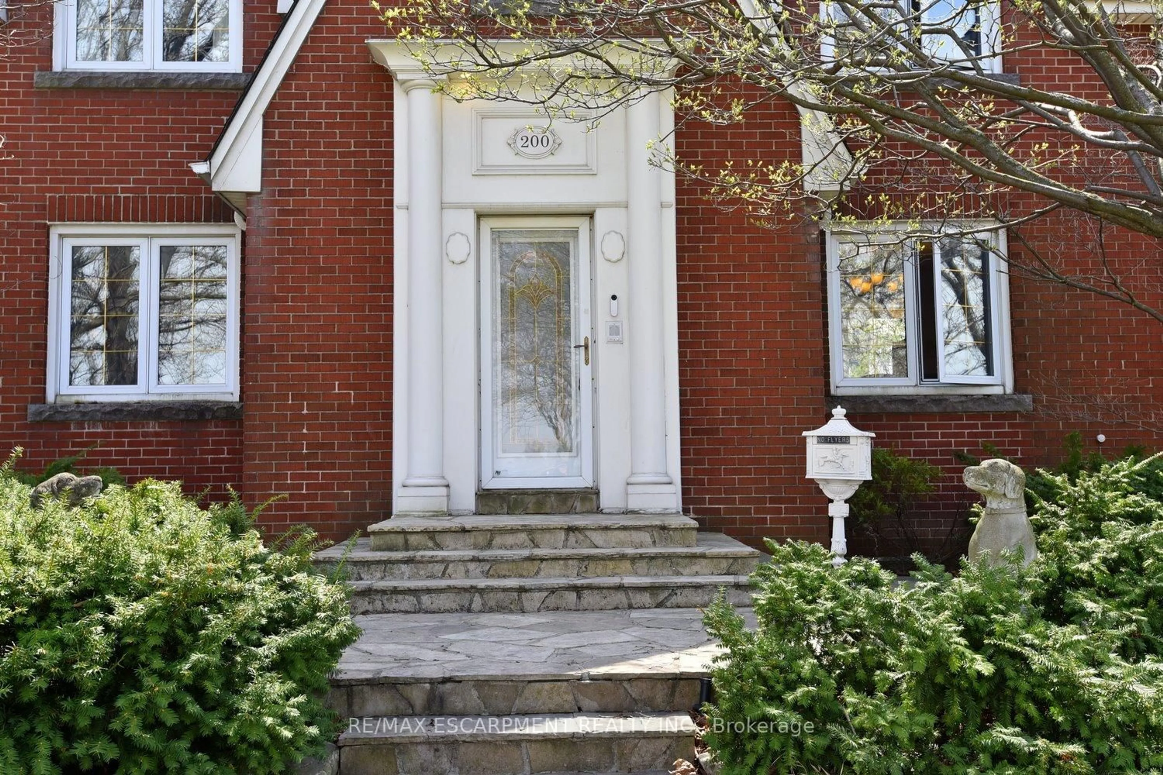 Home with brick exterior material, street for 200 Concession St, Hamilton Ontario L9A 1A9