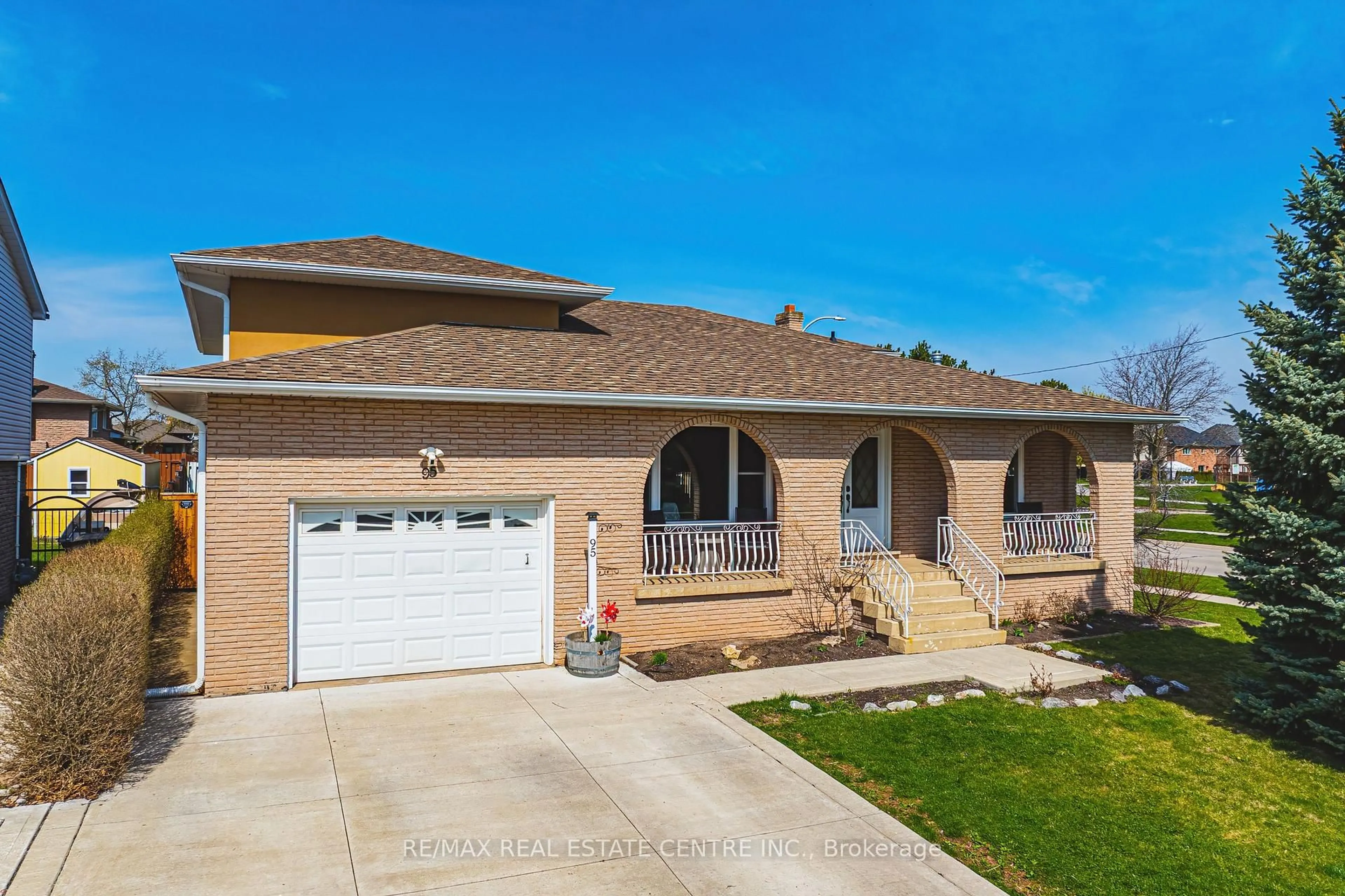 Home with brick exterior material, street for 95 Ellington Ave, Hamilton Ontario L8E 3T5