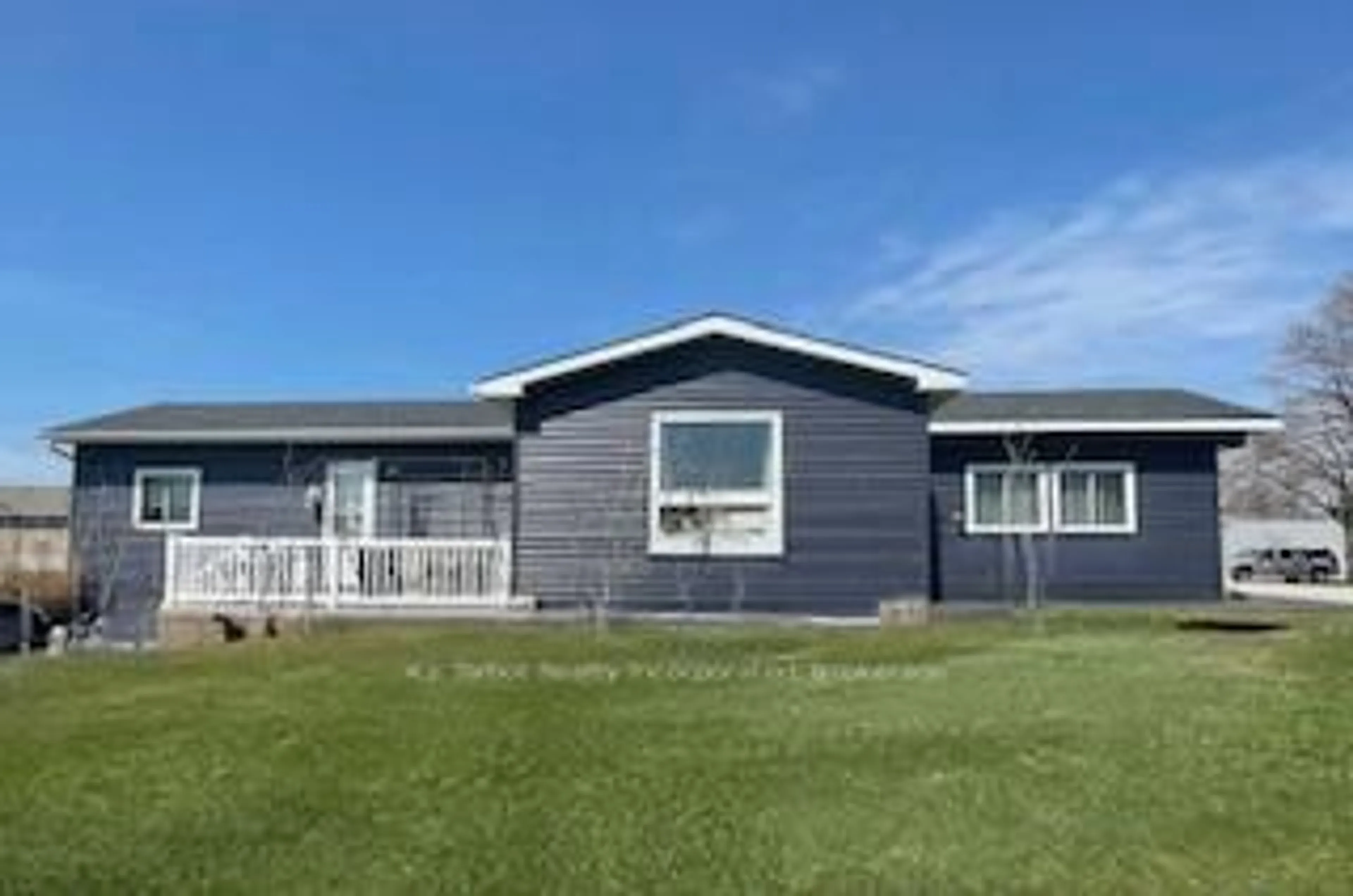Home with vinyl exterior material, building for 27 Cranberry Dr, Ashfield-Colborne-Wawanosh Ontario N7A 3Y3