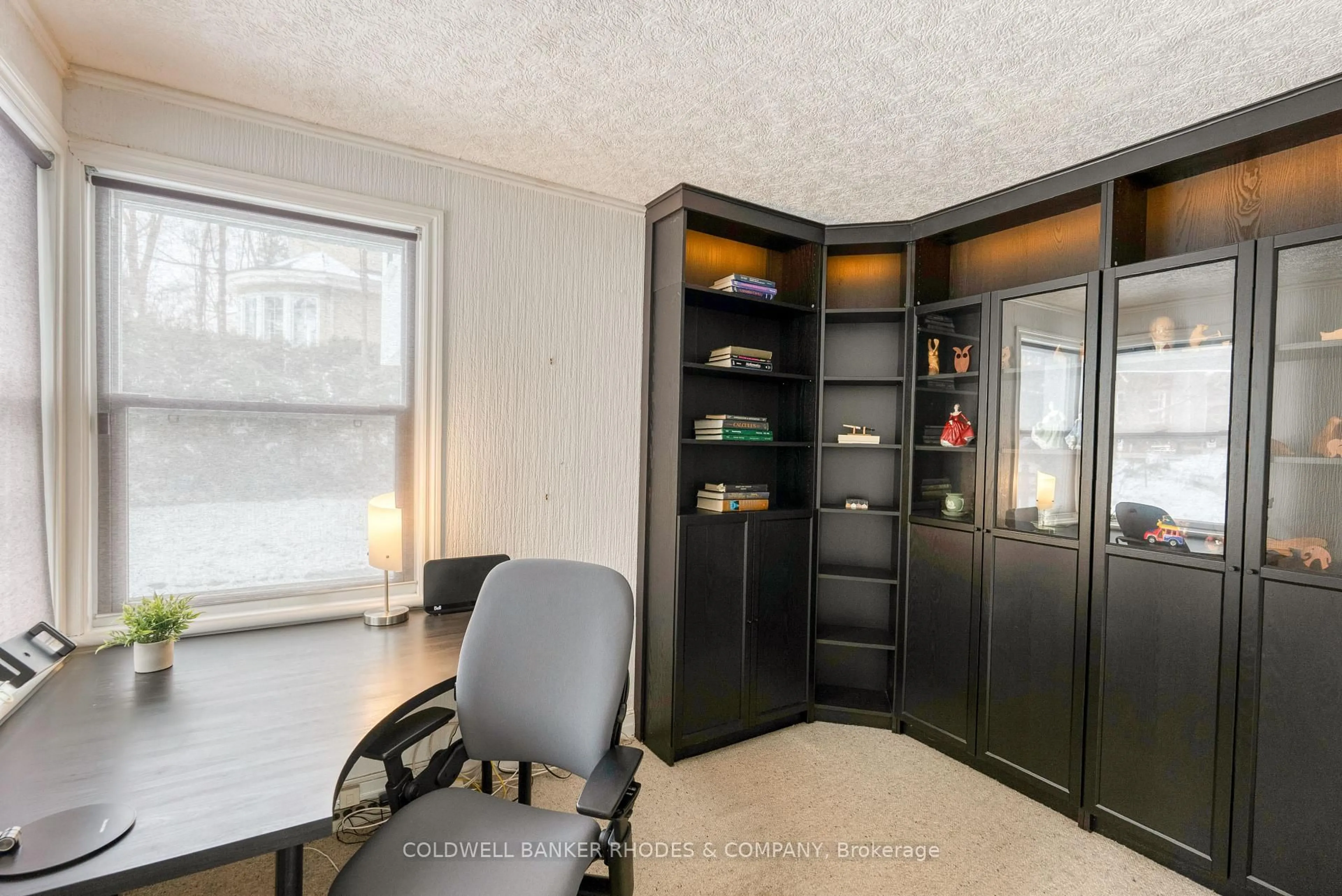 A pic of a room for 457 Oakhill Rd, Ottawa Ontario K1M 1J5