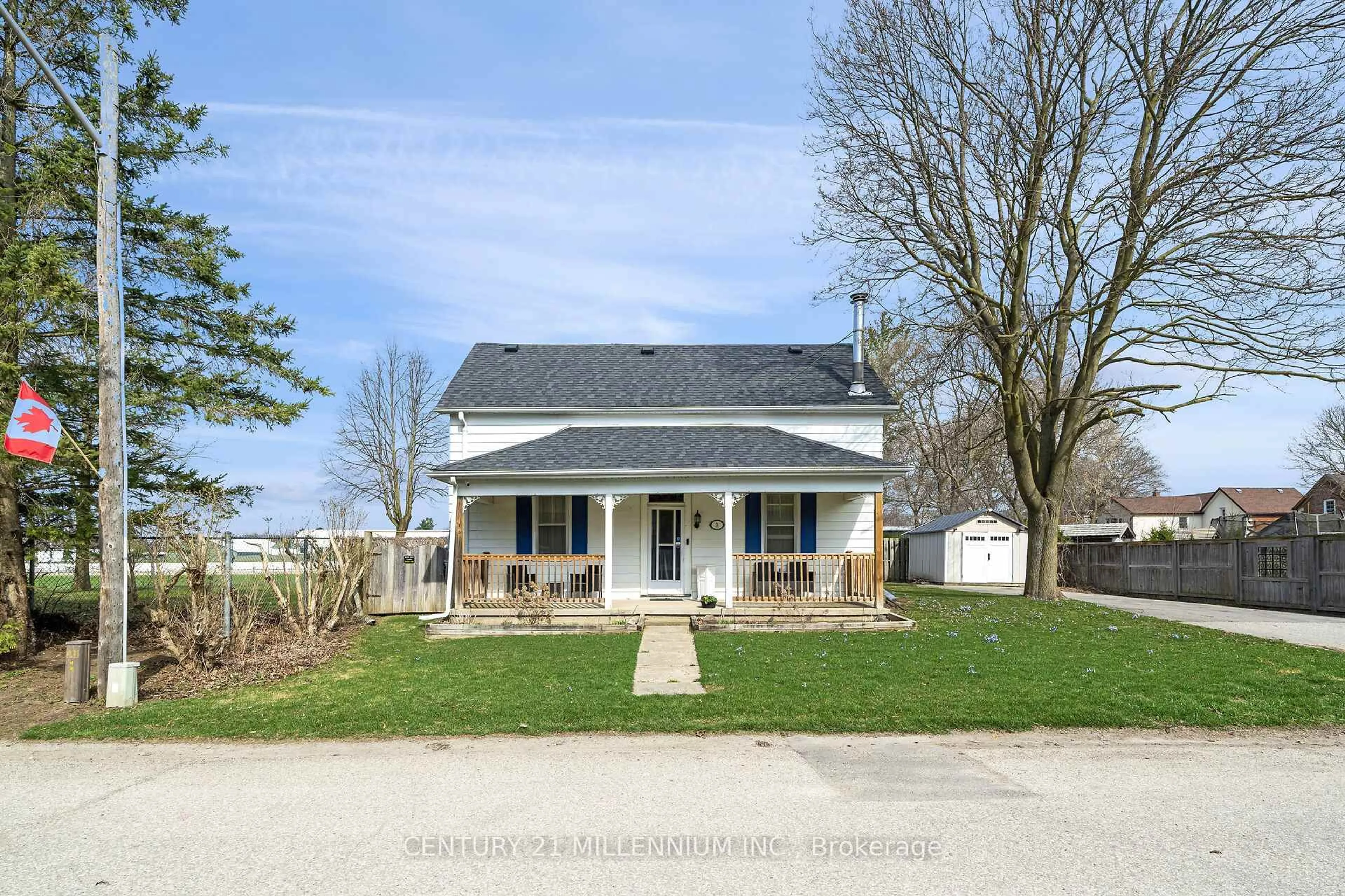 A pic from outside/outdoor area/front of a property/back of a property/a pic from drone, street for 3 Centre St, Erin Ontario N0B 1T0