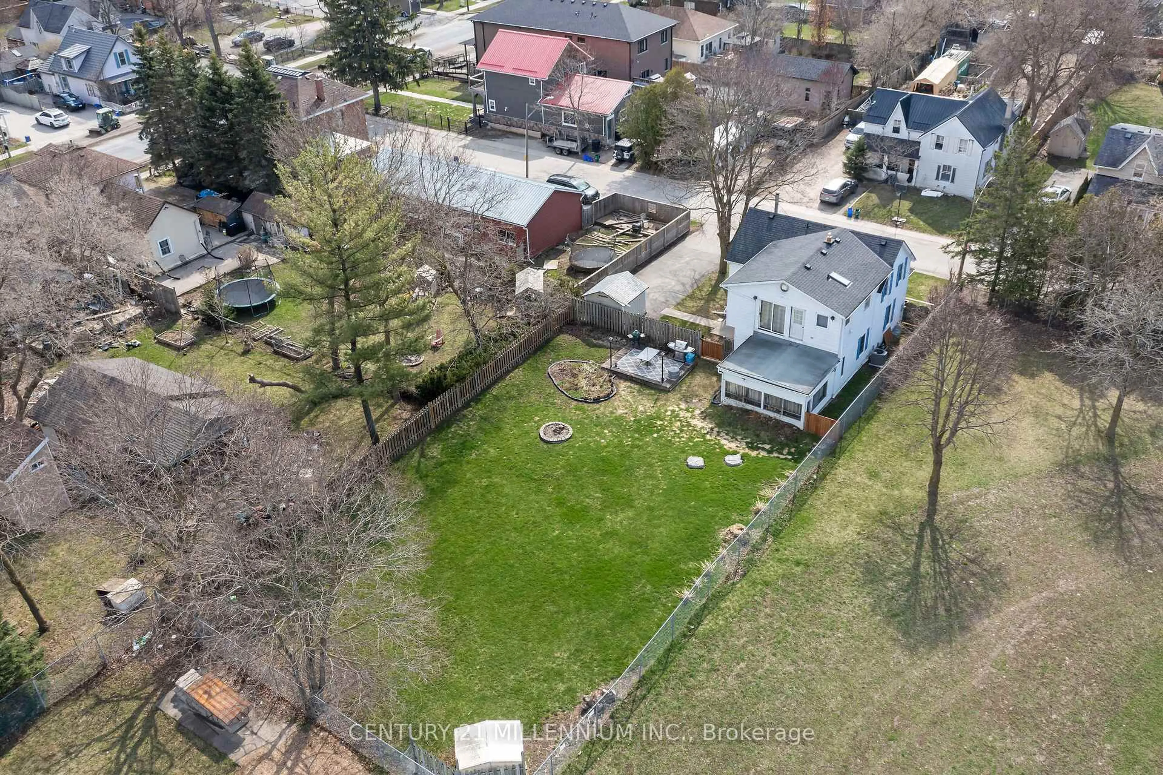 A pic from outside/outdoor area/front of a property/back of a property/a pic from drone, street for 3 Centre St, Erin Ontario N0B 1T0