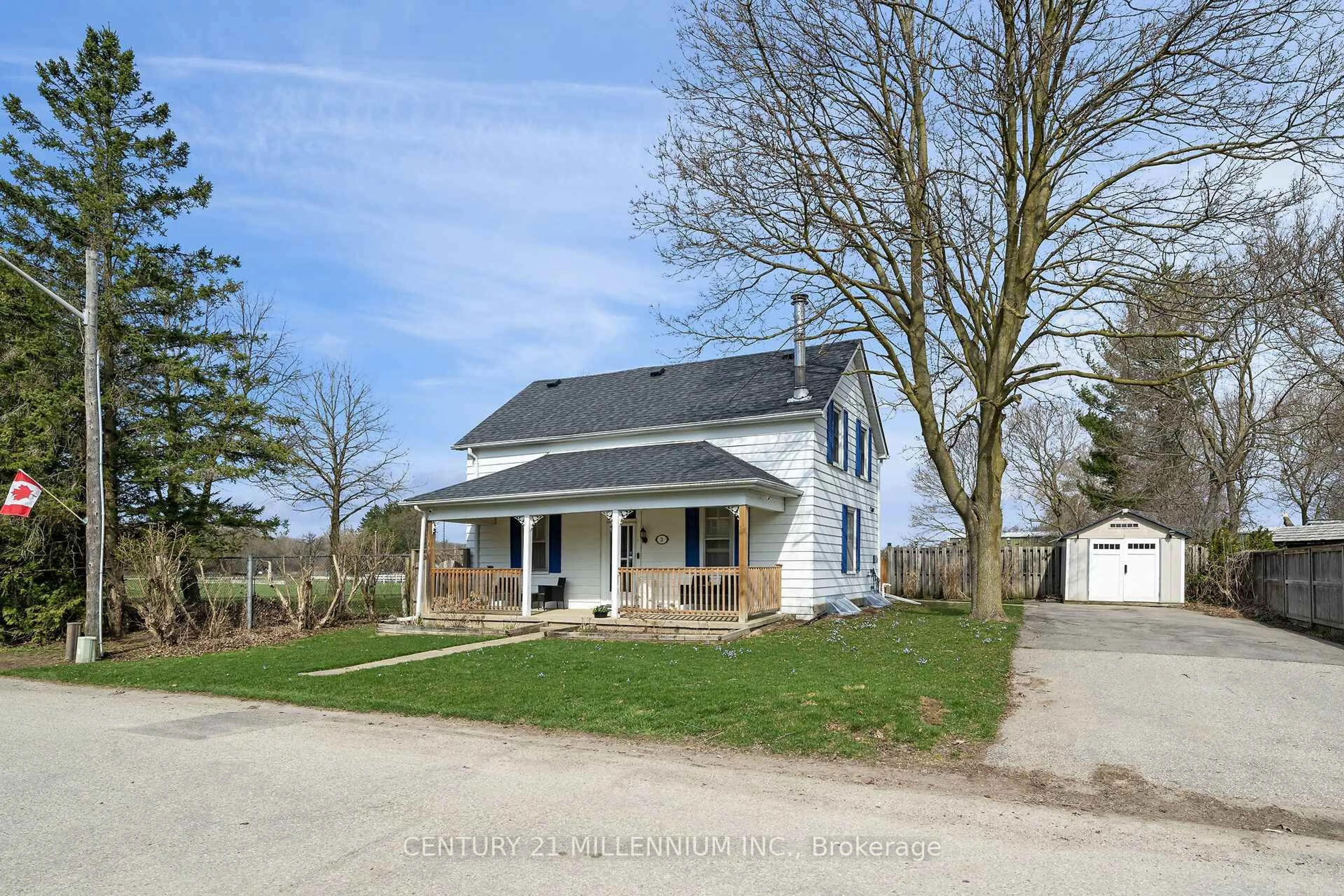 A pic from outside/outdoor area/front of a property/back of a property/a pic from drone, street for 3 Centre St, Erin Ontario N0B 1T0