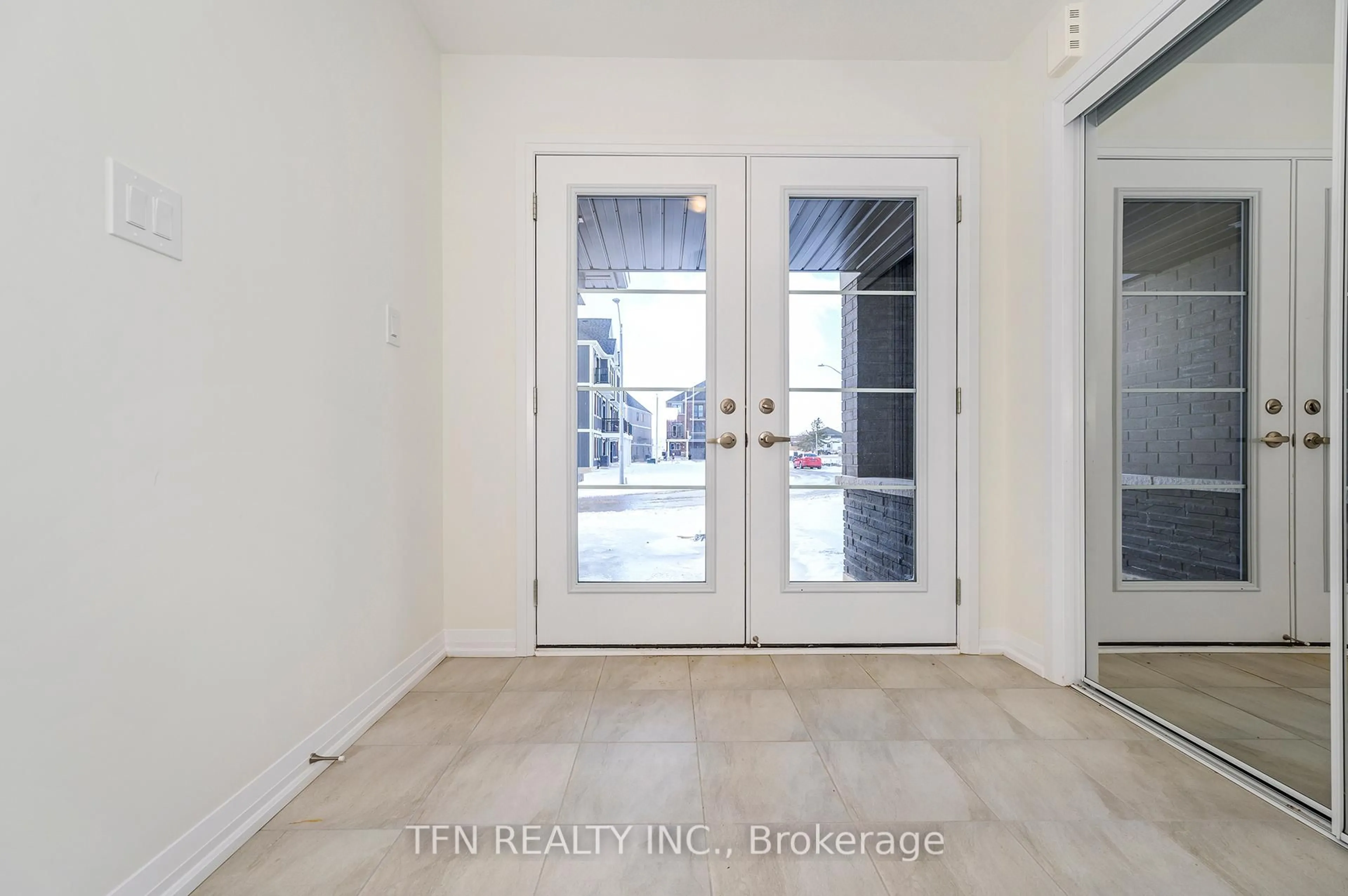 Indoor entryway for 47 Norwich Cres, Haldimand Ontario N3W 0J4