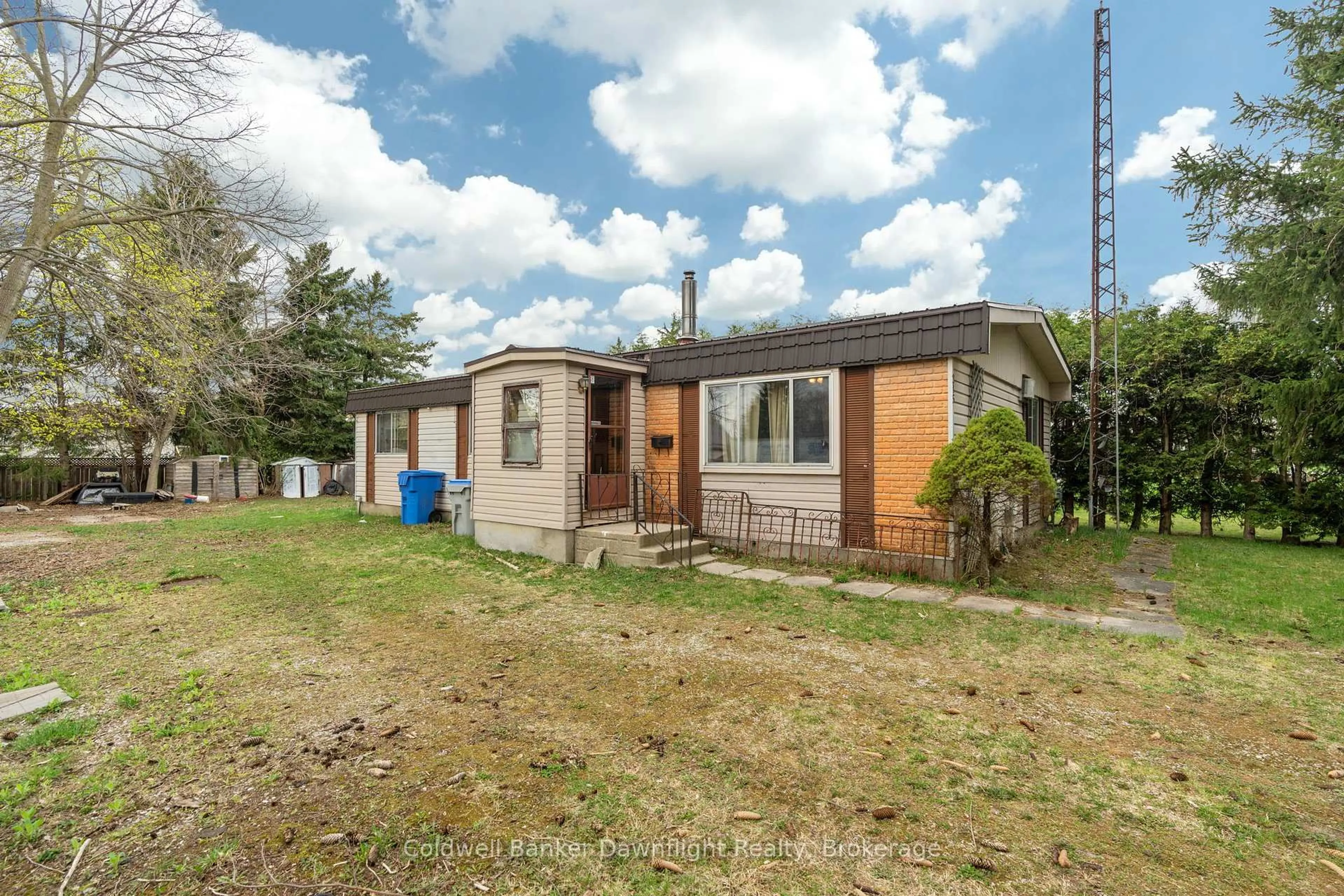 Shed for 215 Prince Alfred St, South Huron Ontario N0M 1K0
