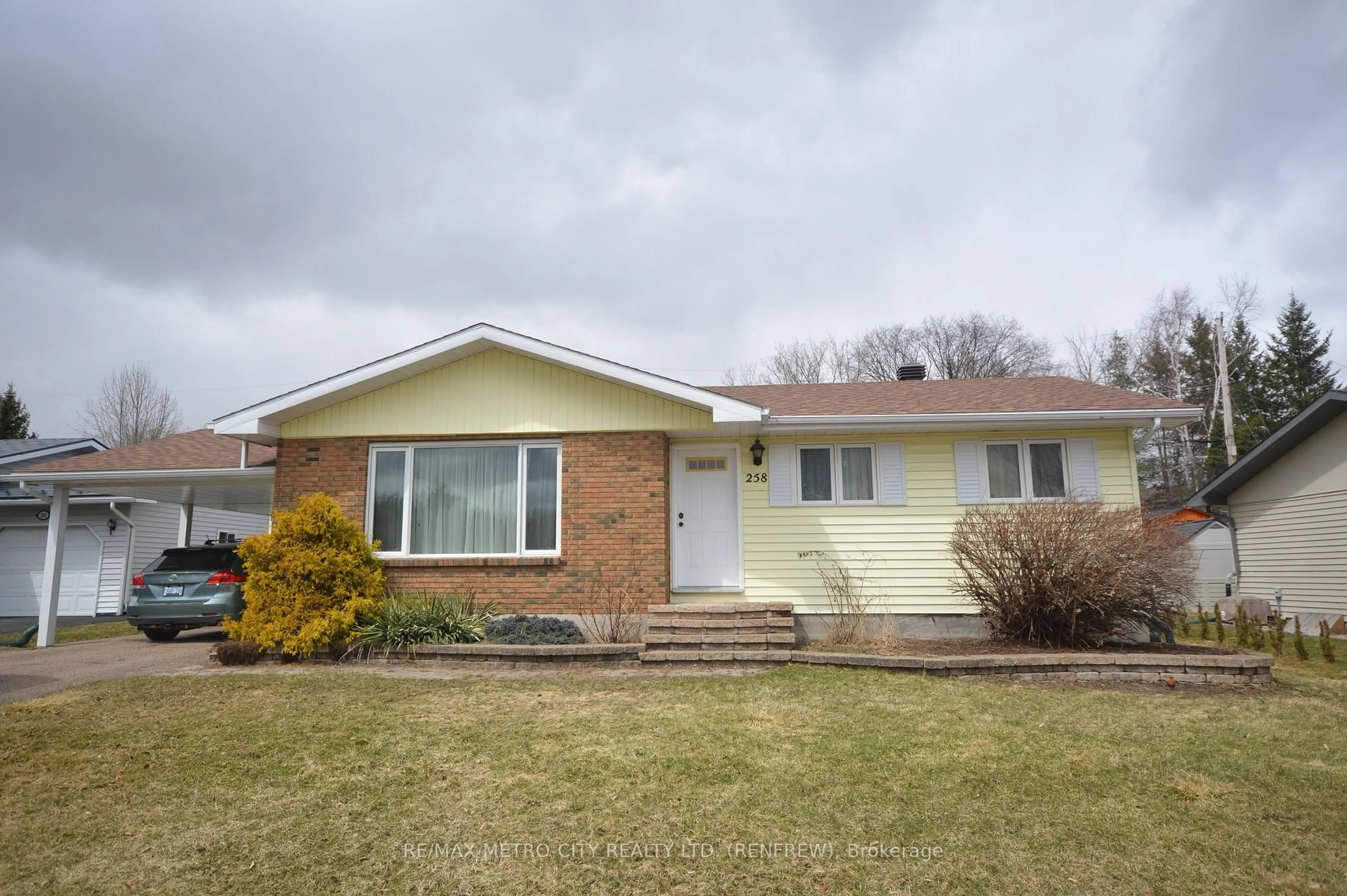 Home with vinyl exterior material, street for 258 Centennial Dr, Renfrew Ontario K7V 4K2