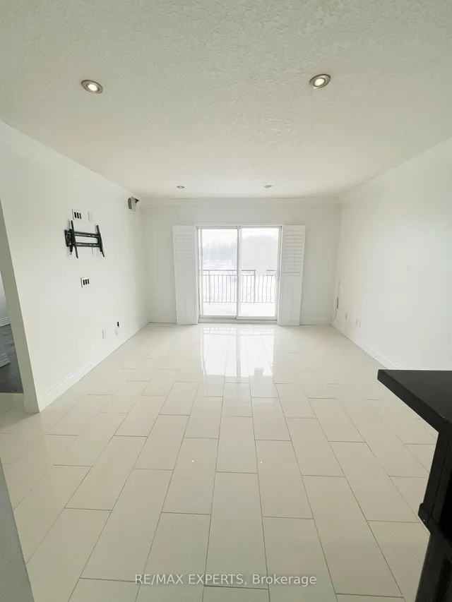 Additional property image - 345 Briarmeadow Dr Unit 404