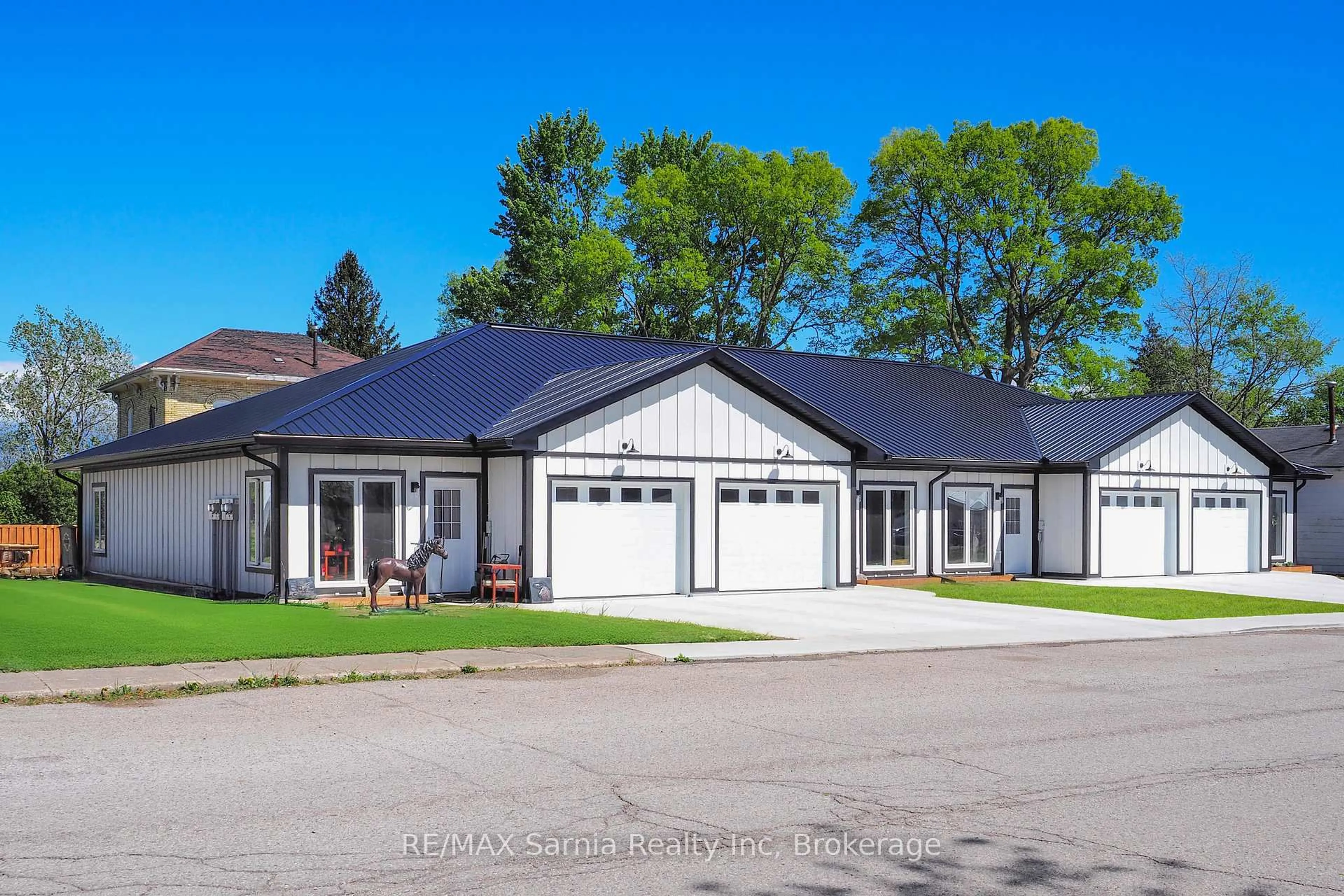 Unknown for 3250 River St, Brooke-Alvinston Ontario N0N 1A0