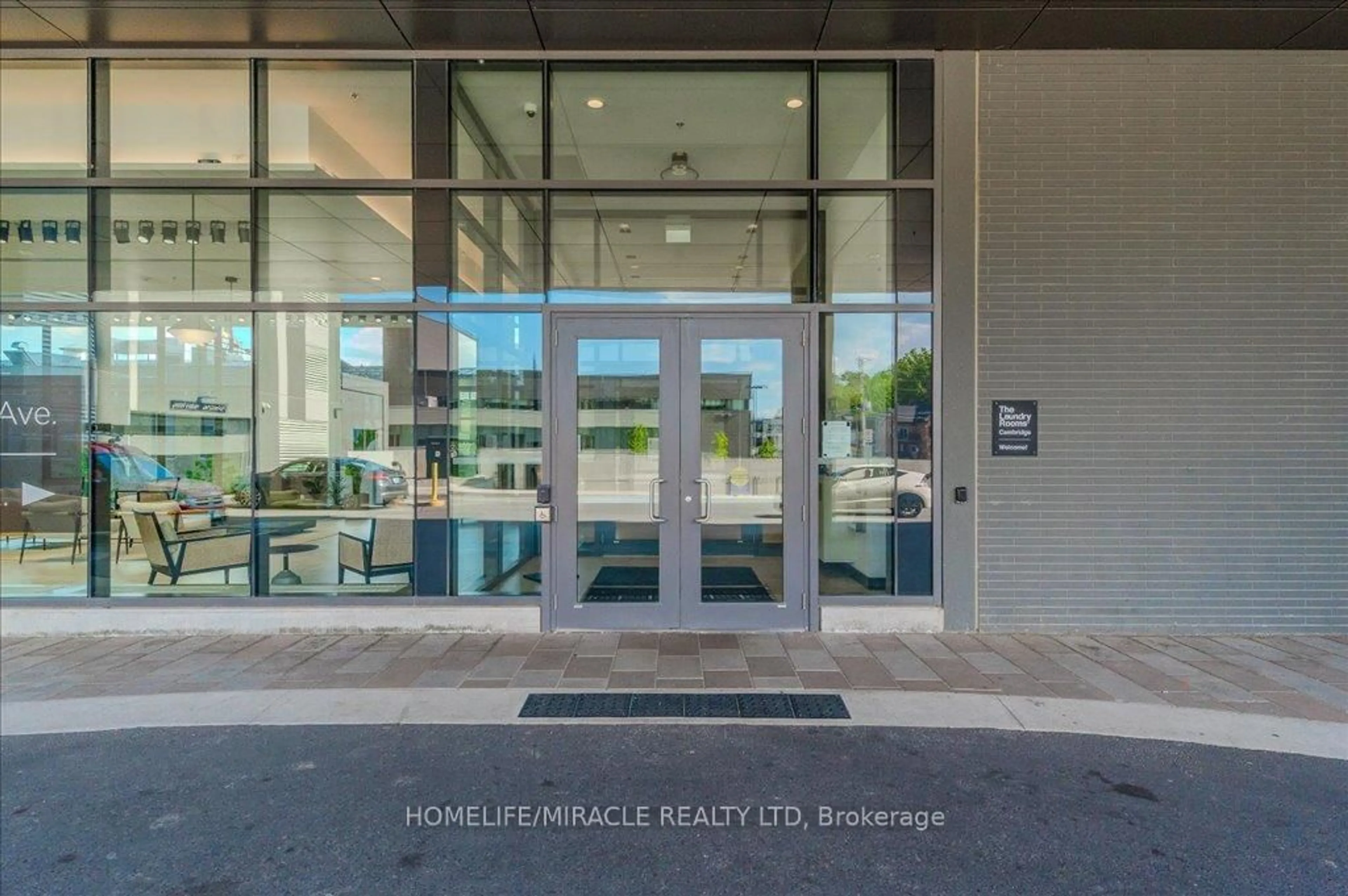 Indoor foyer for 15 Glebe St #1406, Cambridge Ontario N1S 0C3