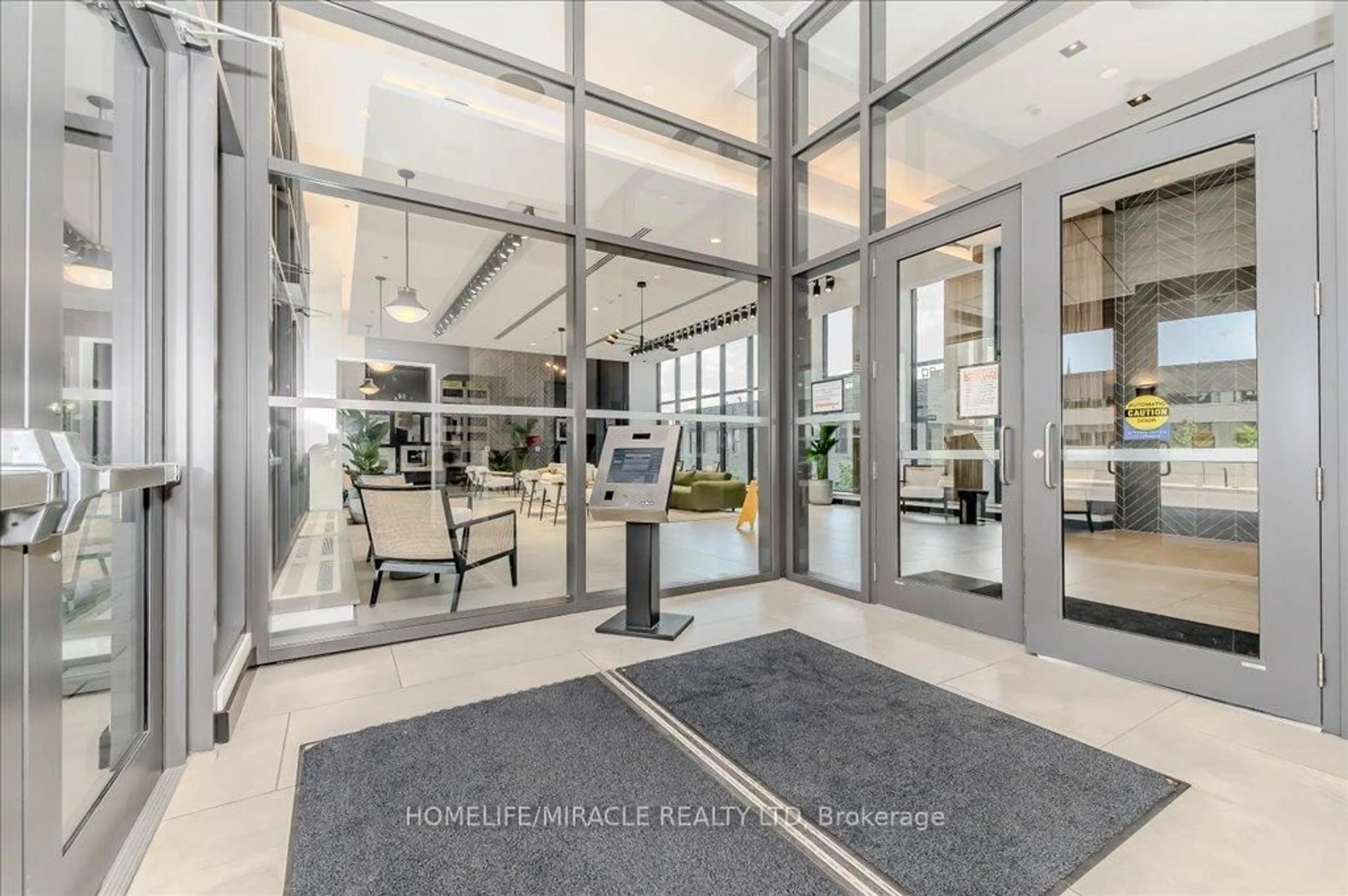 Indoor foyer for 15 Glebe St #1406, Cambridge Ontario N1S 0C3