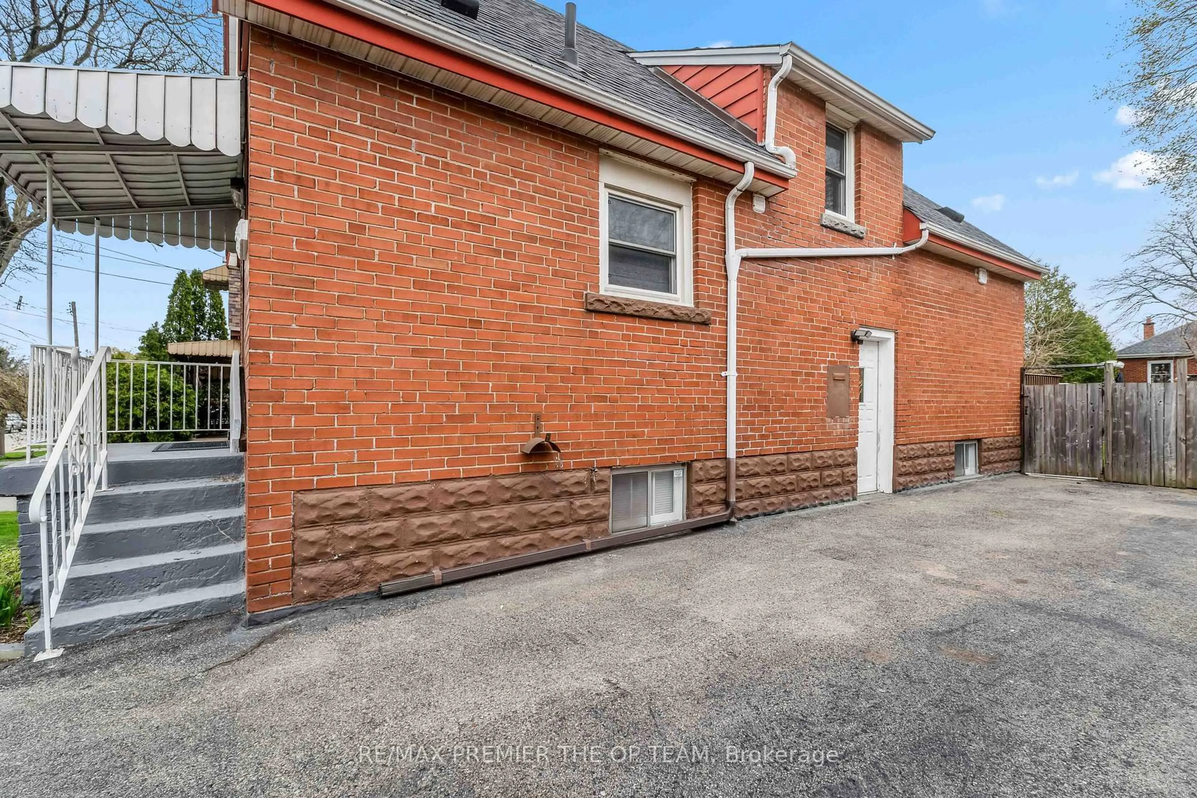 Home with brick exterior material, street for 273 East 13th St, Hamilton Ontario L9A 3Z8