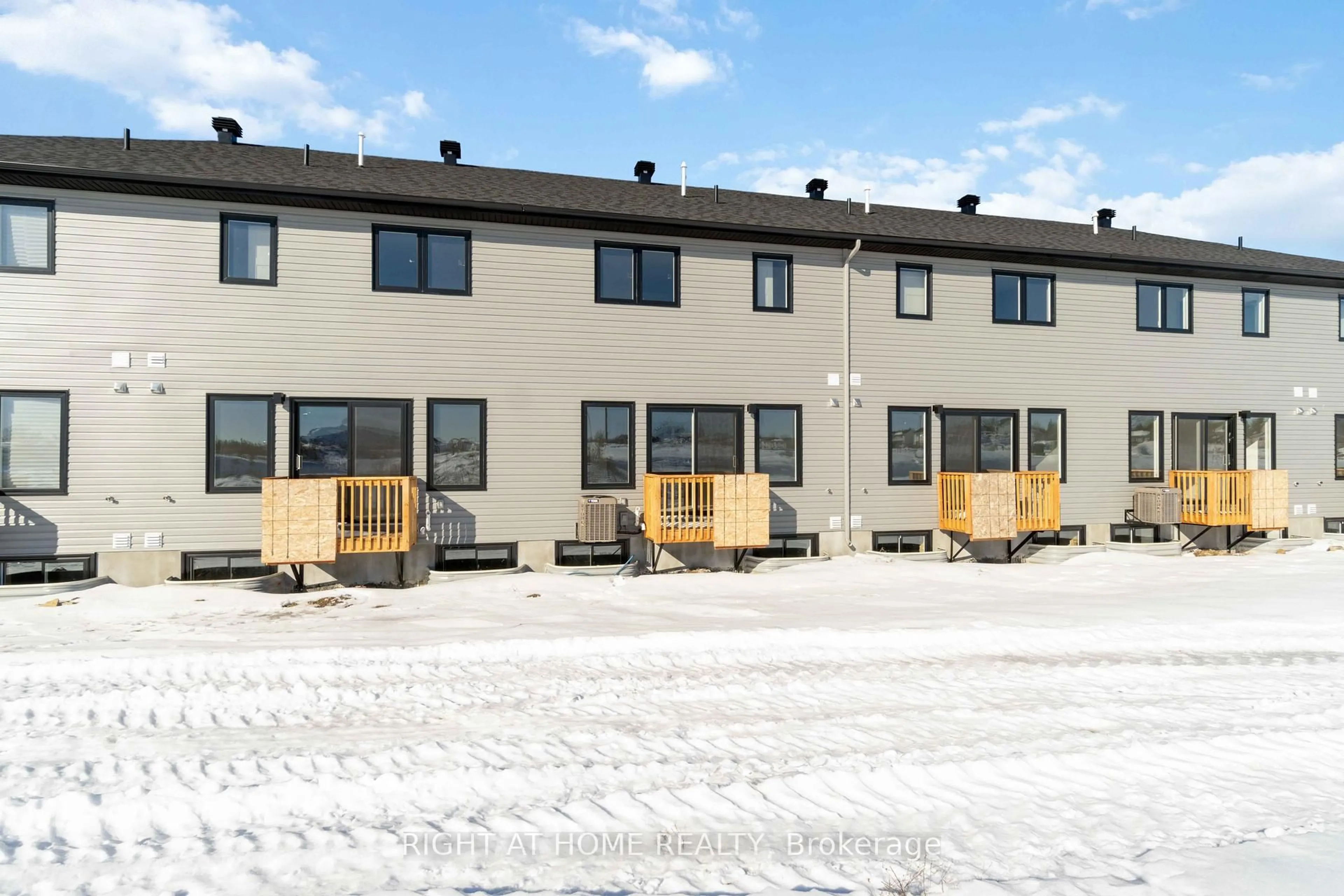 Patio, unknown for 56 GRIFFITH Way, Carleton Place Ontario K7C 0S4