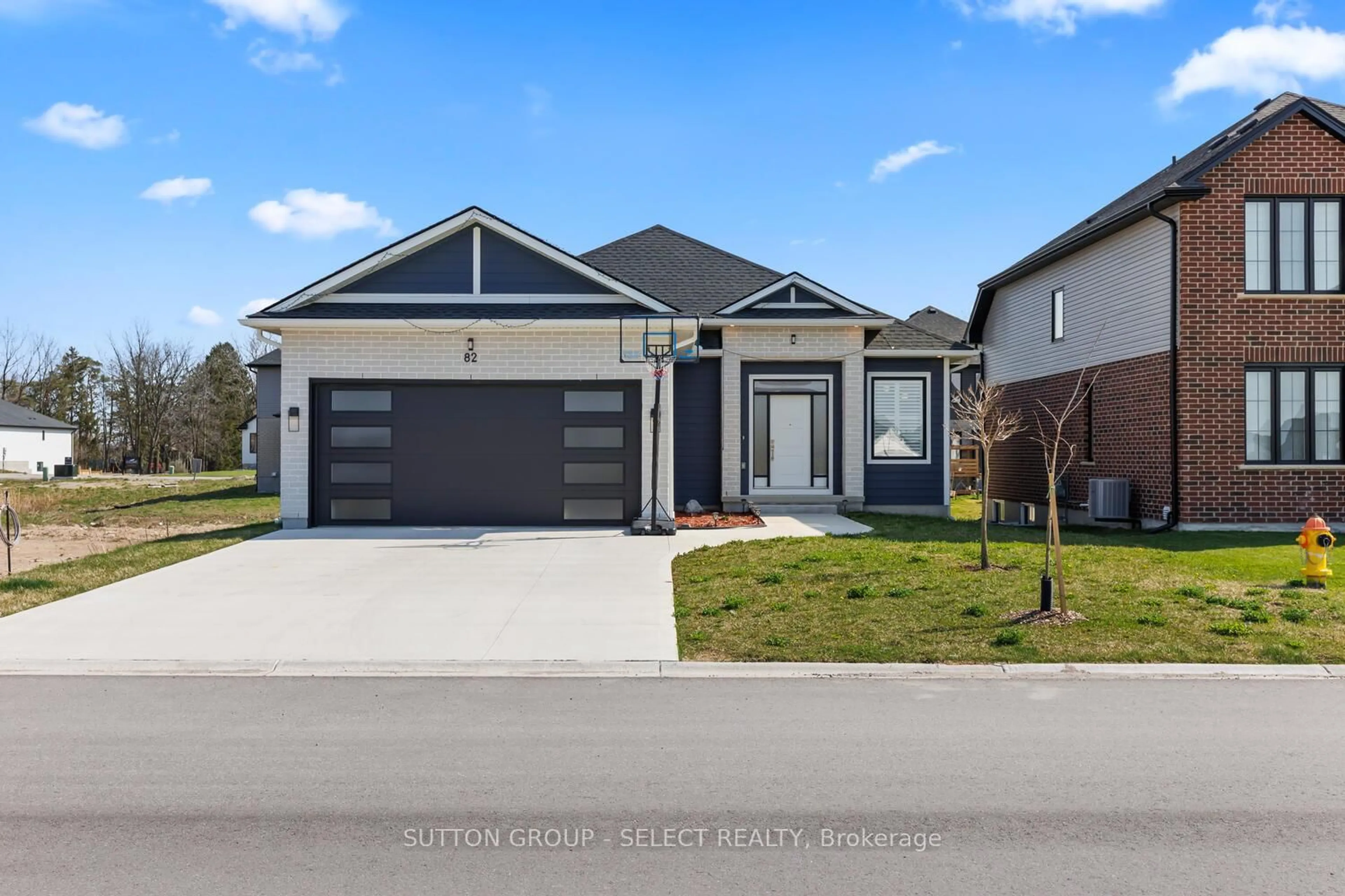 Home with vinyl exterior material, street for 82 Wayside Lane, Southwold Ontario N5P 3T2