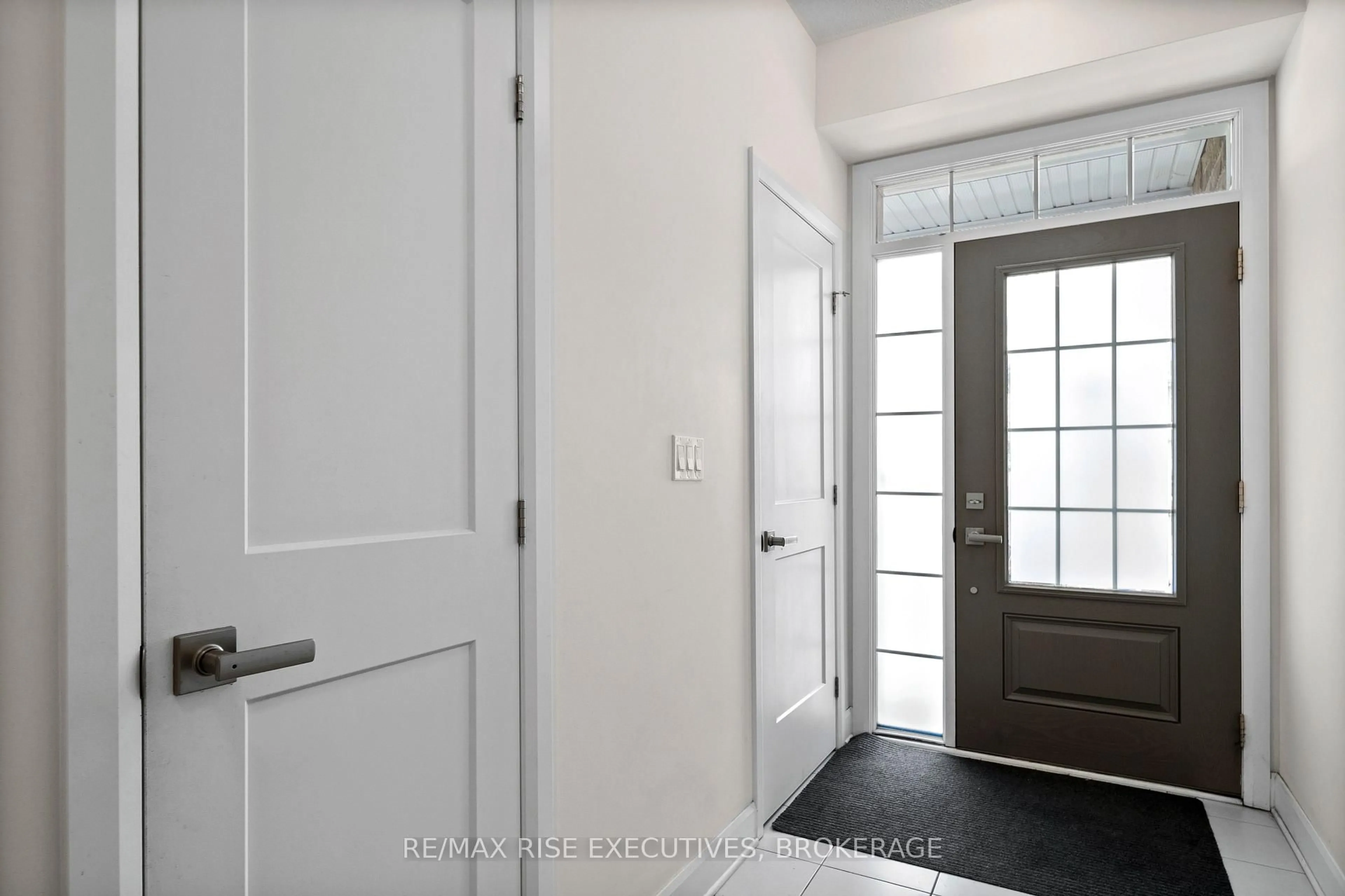 Indoor entryway for 353 Buckthorn Dr, Kingston Ontario K7P 0S1