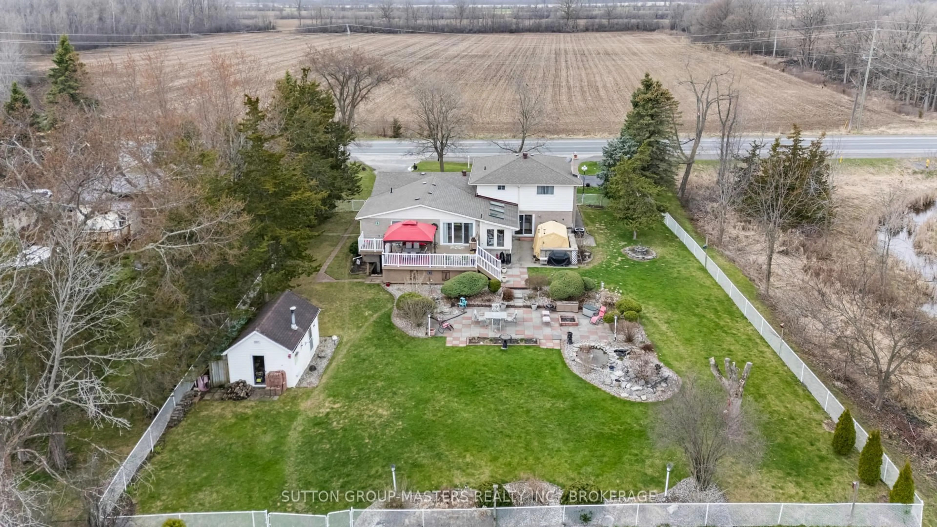 A pic from outside/outdoor area/front of a property/back of a property/a pic from drone, unknown for 1104 Sidney St, Belleville Ontario K8N 4Z5