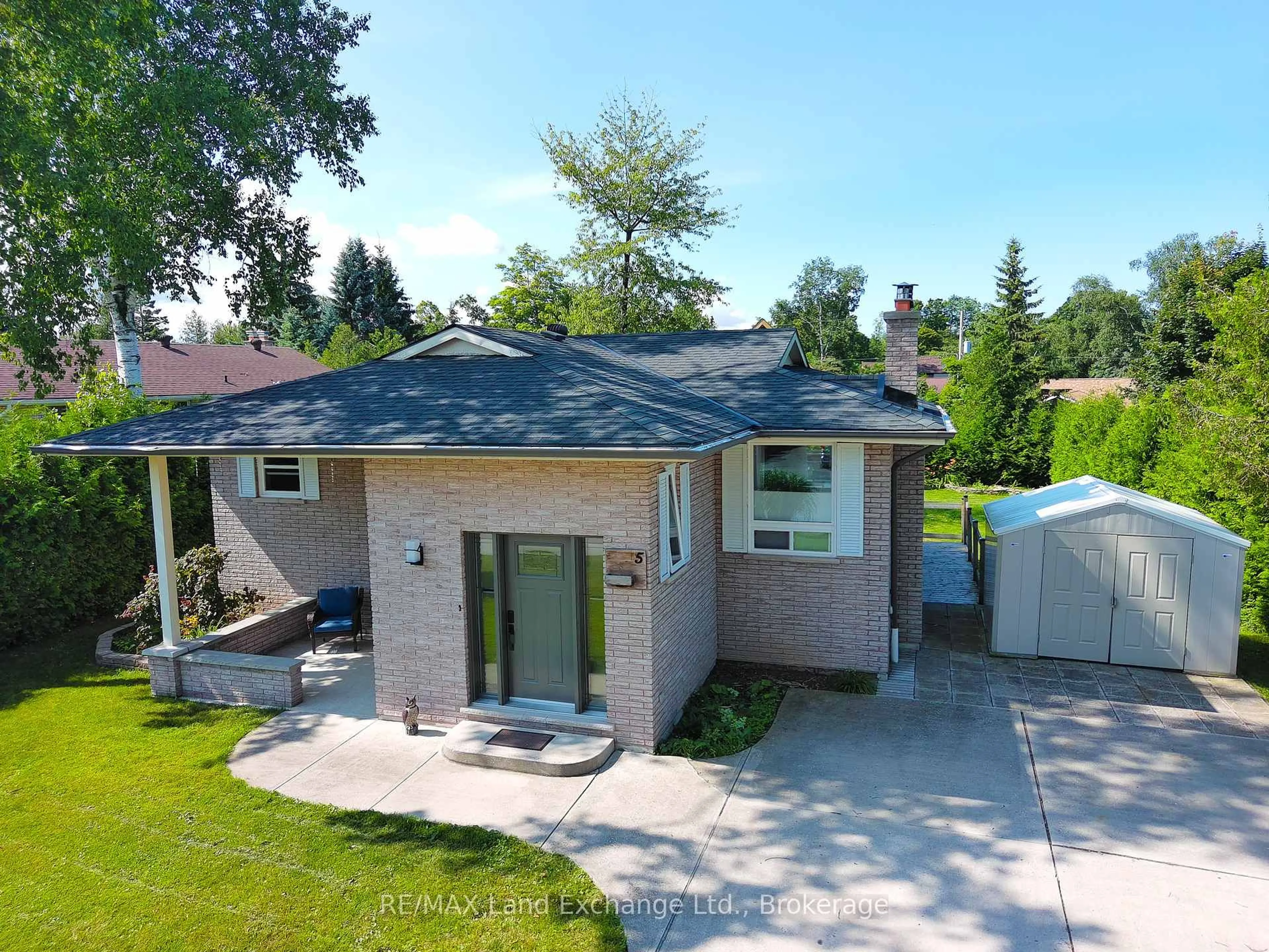 A pic from outside/outdoor area/front of a property/back of a property/a pic from drone, street for 5 MACGREGOR BEACH Rd, Kincardine Ontario N2Z 1J6